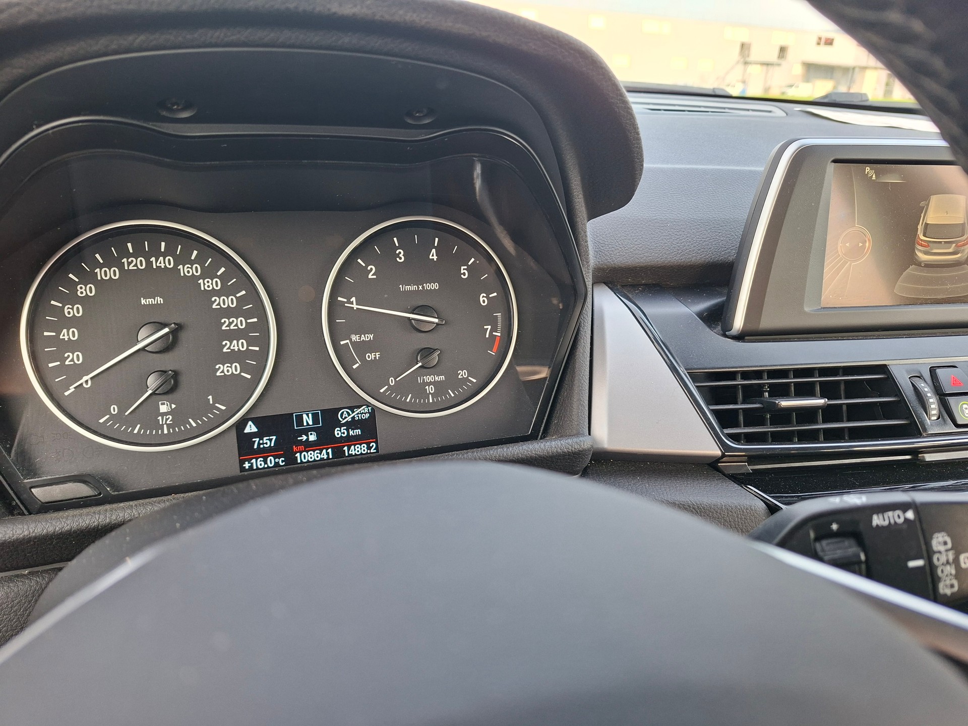 BMW 218i Active Tourer-image-5
