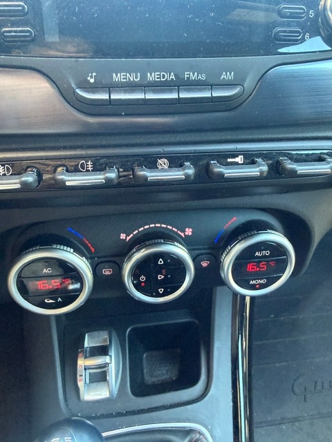 ALFA ROMEO Giulietta 1.4 MultiAir Distinctive-image-11