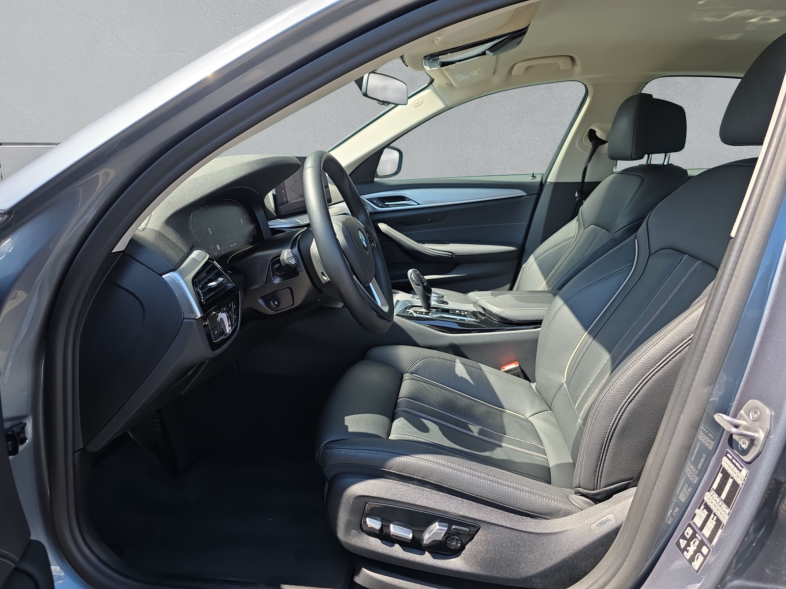 BMW 530i xDrive G30 (CH)-image-11