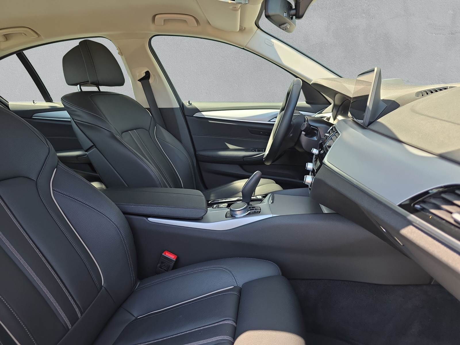 BMW 530i xDrive G30 (CH)-image-13