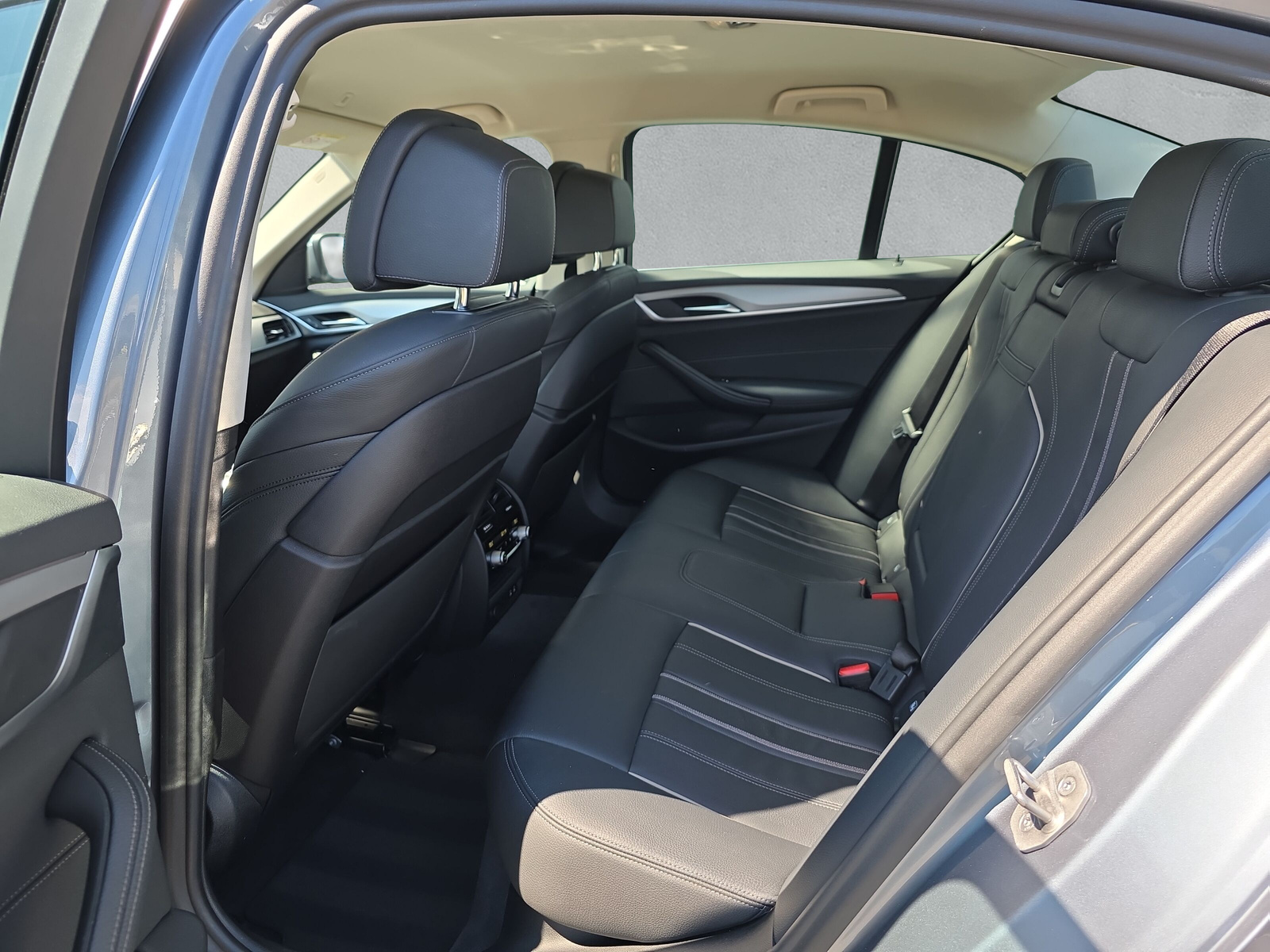 BMW 530i xDrive G30 (CH)-image-15