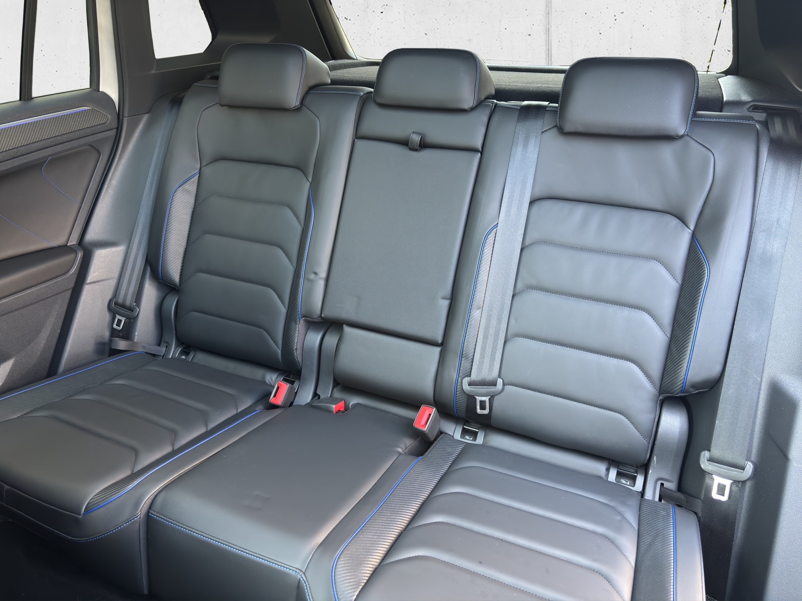 VW Tiguan 2.0TSI R 4Motion DSG mit AHK, Leder & Panorama-Ausstell-/Schiebedach-image-30