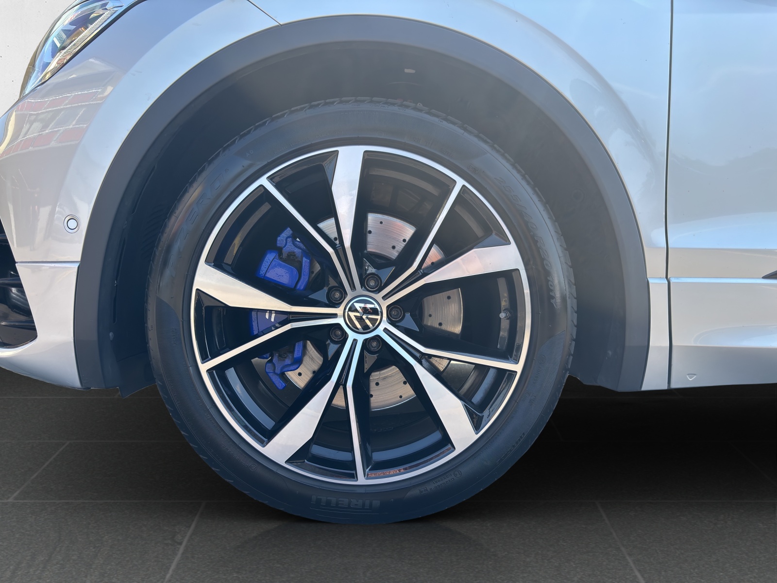 VW Tiguan 2.0TSI R 4Motion DSG mit AHK, Leder & Panorama-Ausstell-/Schiebedach-image-10