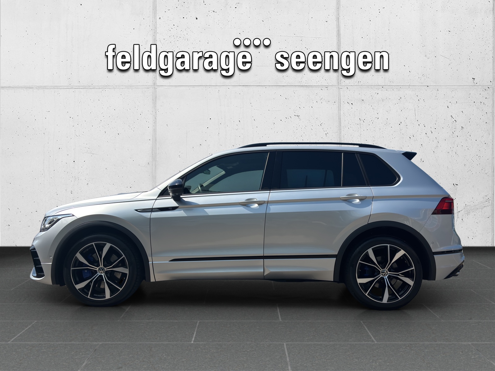 VW Tiguan 2.0TSI R 4Motion DSG mit AHK, Leder & Panorama-Ausstell-/Schiebedach-showroom-element-1
