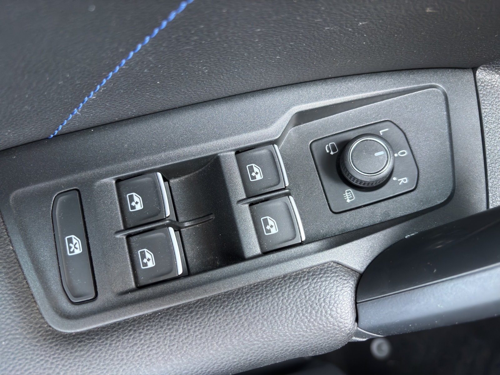 VW Tiguan 2.0TSI R 4Motion DSG mit AHK, Leder & Panorama-Ausstell-/Schiebedach-image-31