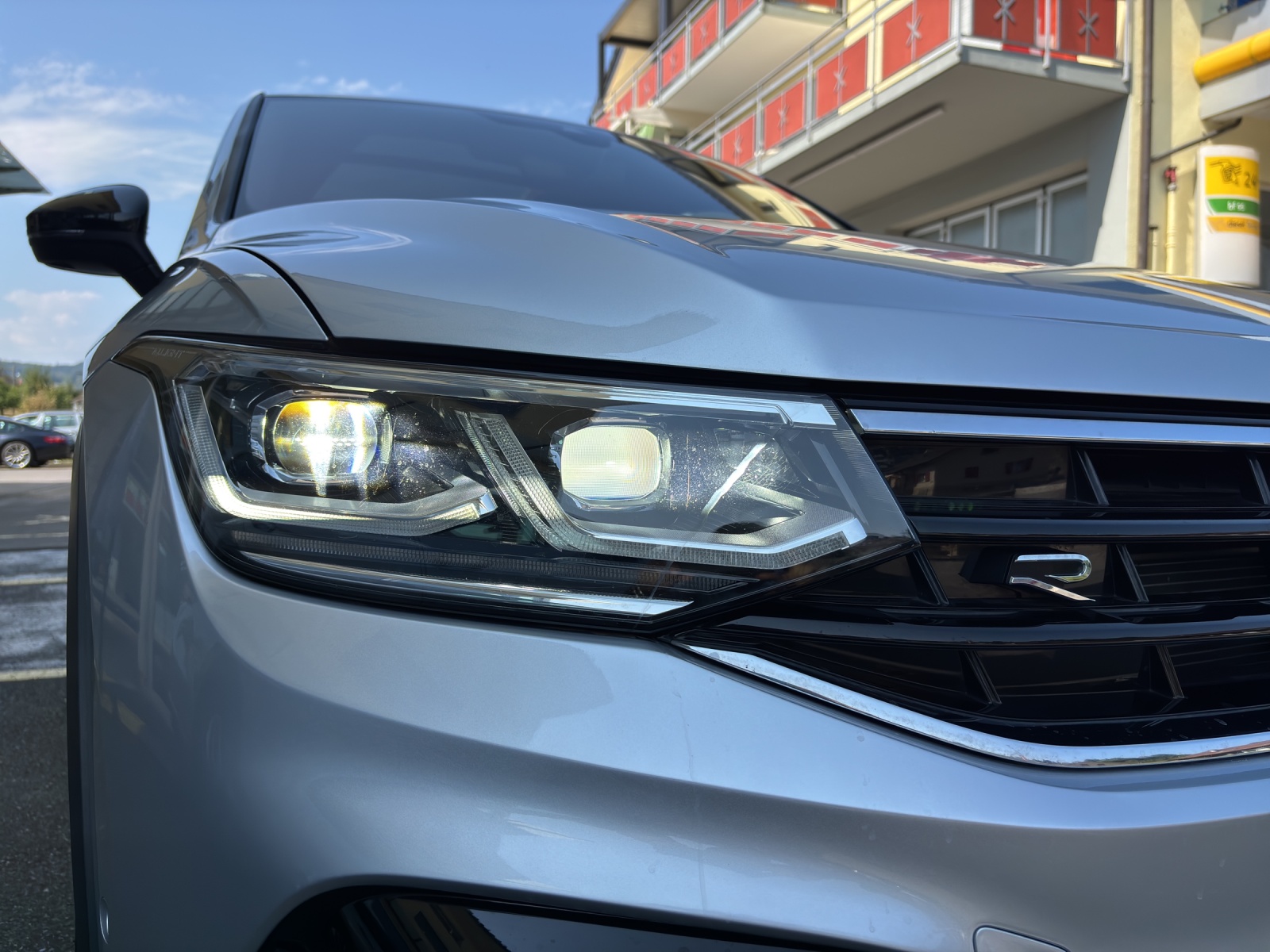 VW Tiguan 2.0TSI R 4Motion DSG mit AHK, Leder & Panorama-Ausstell-/Schiebedach-image-11