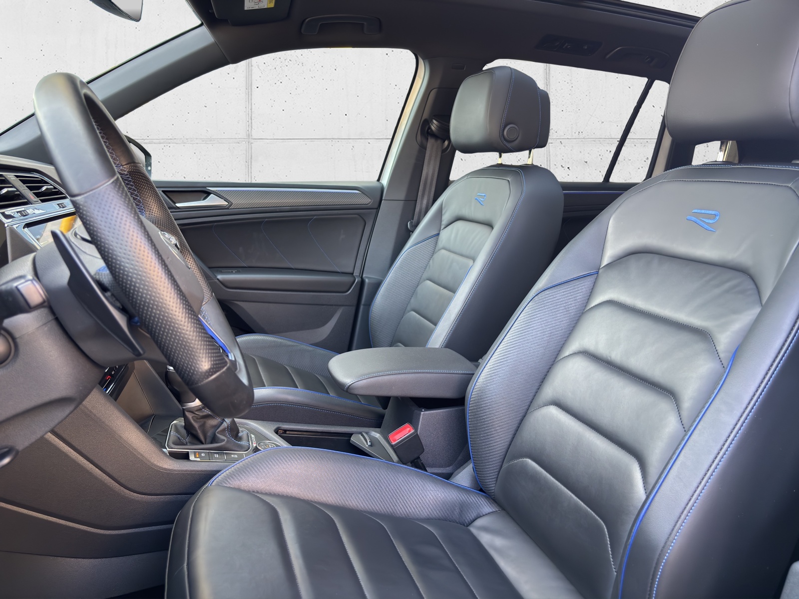 VW Tiguan 2.0TSI R 4Motion DSG mit AHK, Leder & Panorama-Ausstell-/Schiebedach-image-28