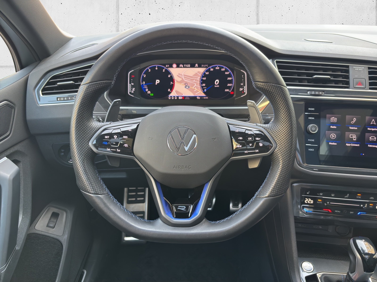 VW Tiguan 2.0TSI R 4Motion DSG mit AHK, Leder & Panorama-Ausstell-/Schiebedach-image-13