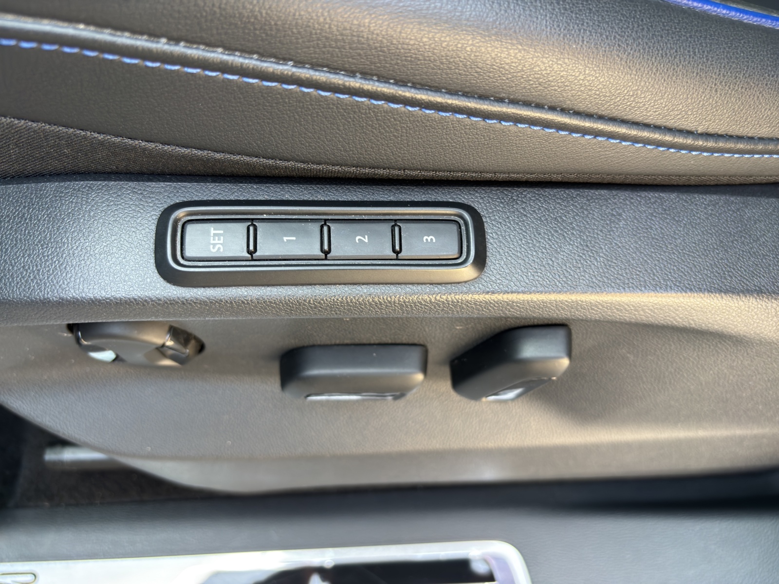 VW Tiguan 2.0TSI R 4Motion DSG mit AHK, Leder & Panorama-Ausstell-/Schiebedach-image-29