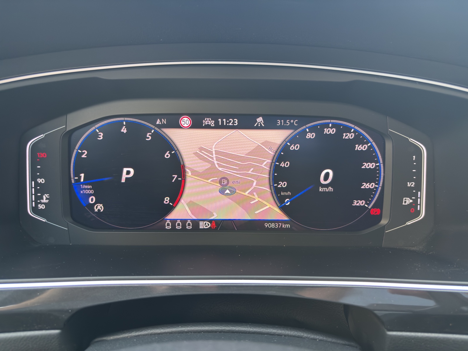 VW Tiguan 2.0TSI R 4Motion DSG mit AHK, Leder & Panorama-Ausstell-/Schiebedach-image-16