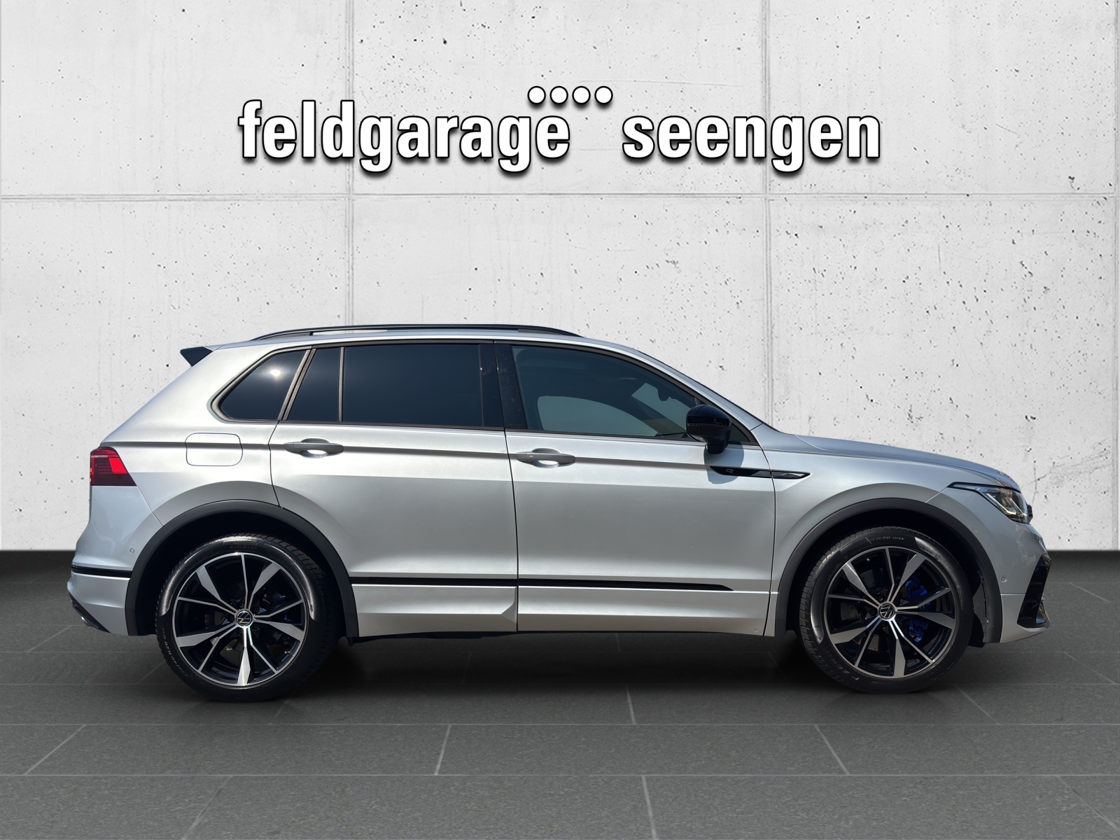 VW Tiguan 2.0TSI R 4Motion DSG mit AHK, Leder & Panorama-Ausstell-/Schiebedach-showroom-element-3