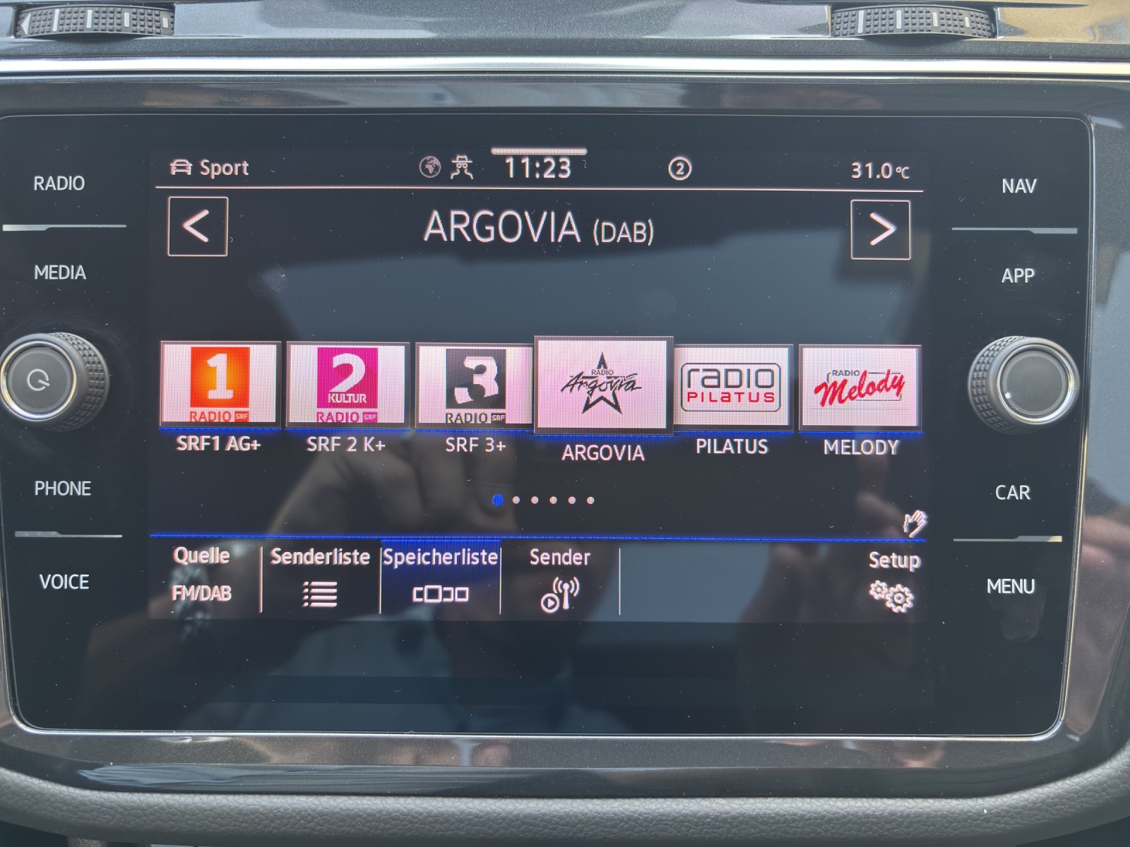 VW Tiguan 2.0TSI R 4Motion DSG mit AHK, Leder & Panorama-Ausstell-/Schiebedach-image-19