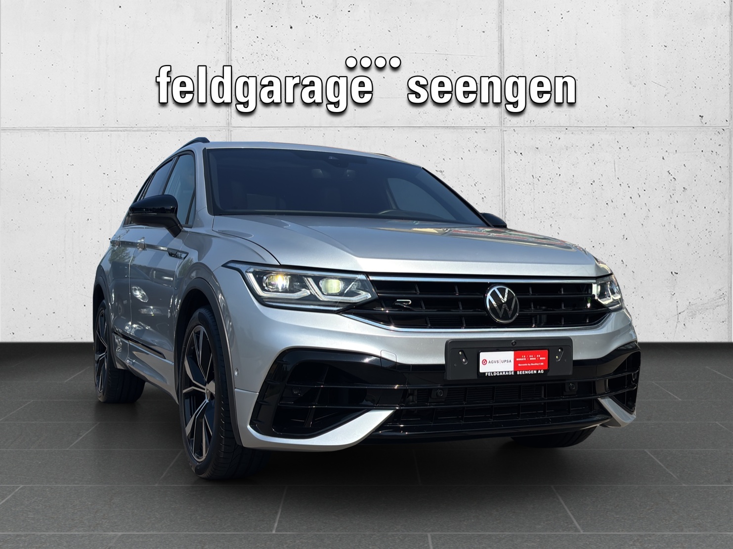 VW Tiguan 2.0TSI R 4Motion DSG mit AHK, Leder & Panorama-Ausstell-/Schiebedach-showroom-element-2