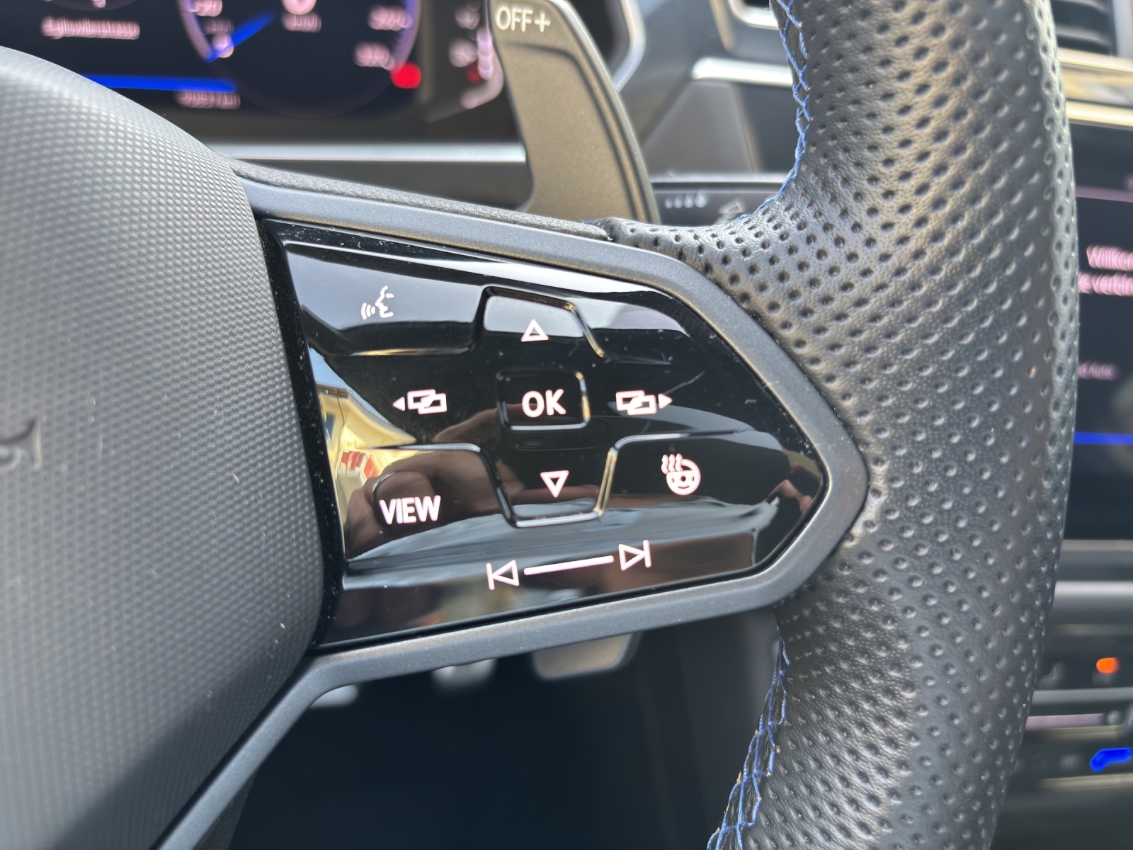 VW Tiguan 2.0TSI R 4Motion DSG mit AHK, Leder & Panorama-Ausstell-/Schiebedach-image-15