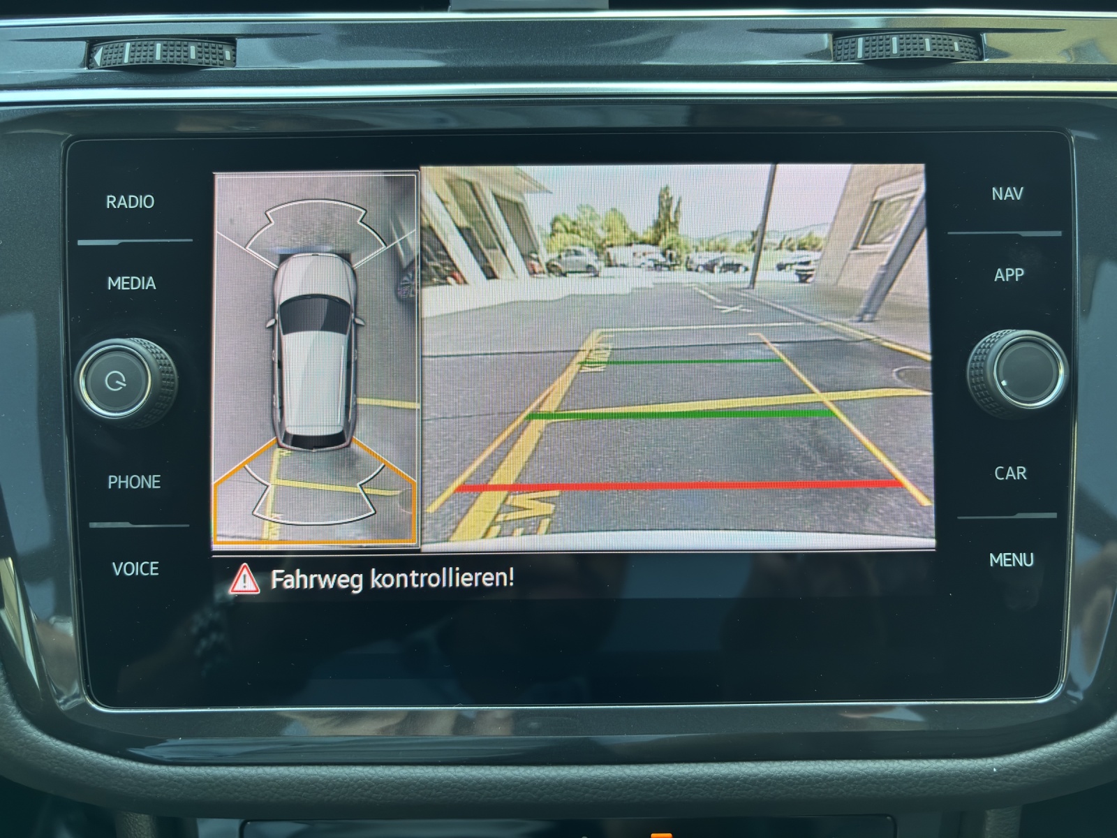 VW Tiguan 2.0TSI R 4Motion DSG mit AHK, Leder & Panorama-Ausstell-/Schiebedach-image-23