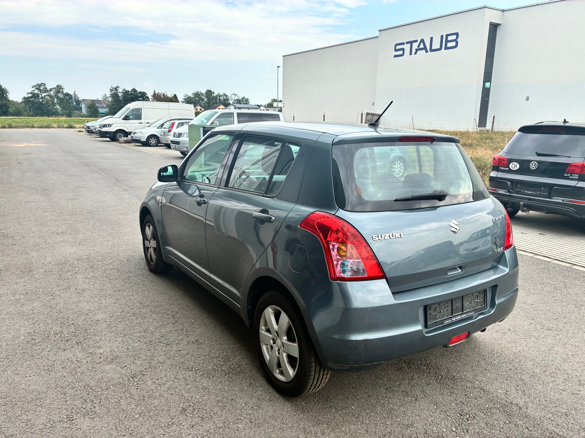 SUZUKI Swift 1.3i 16V GL Top Piz Sulai LE 4x4-image-3