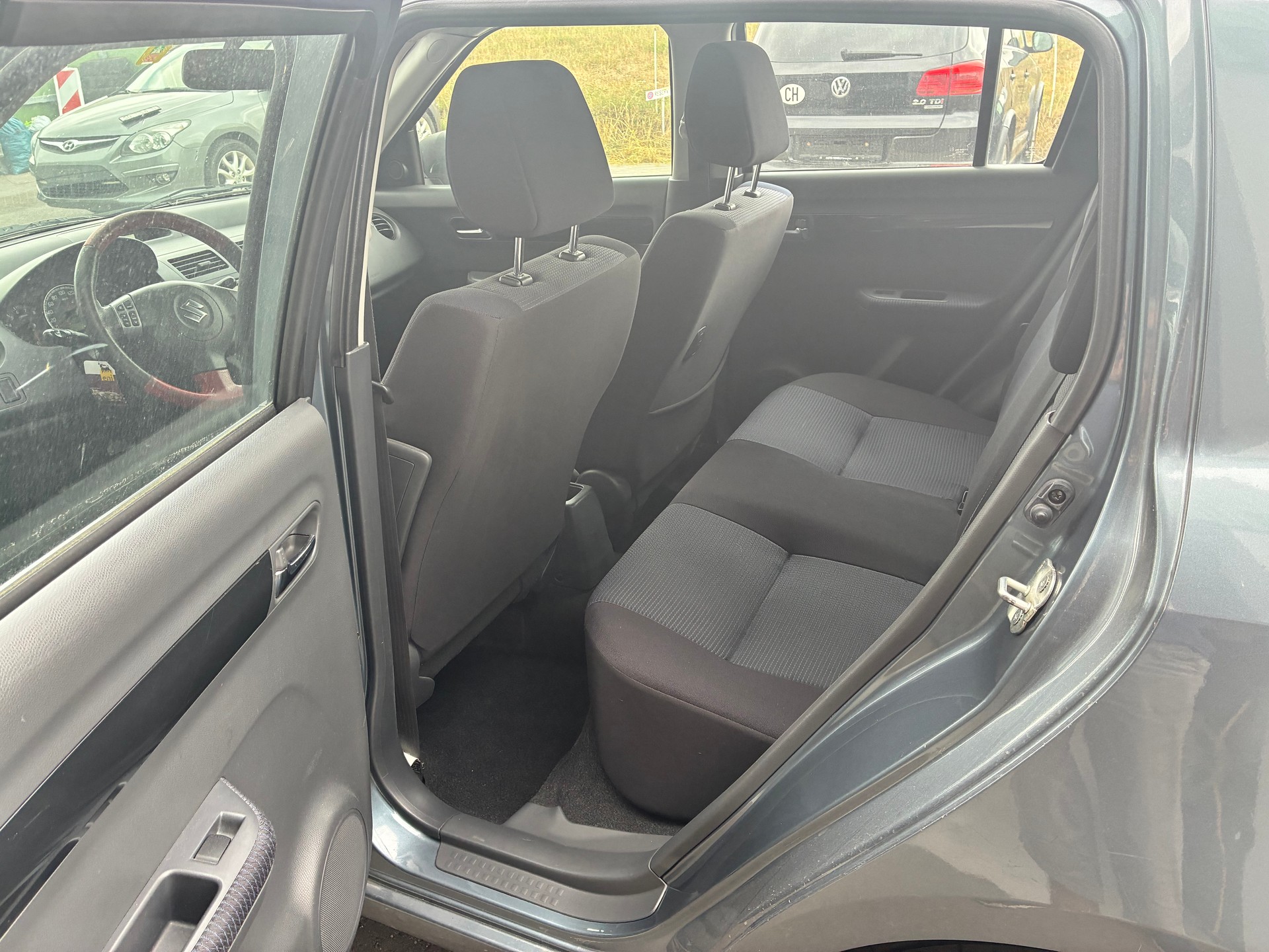 SUZUKI Swift 1.3i 16V GL Top Piz Sulai LE 4x4-image-7
