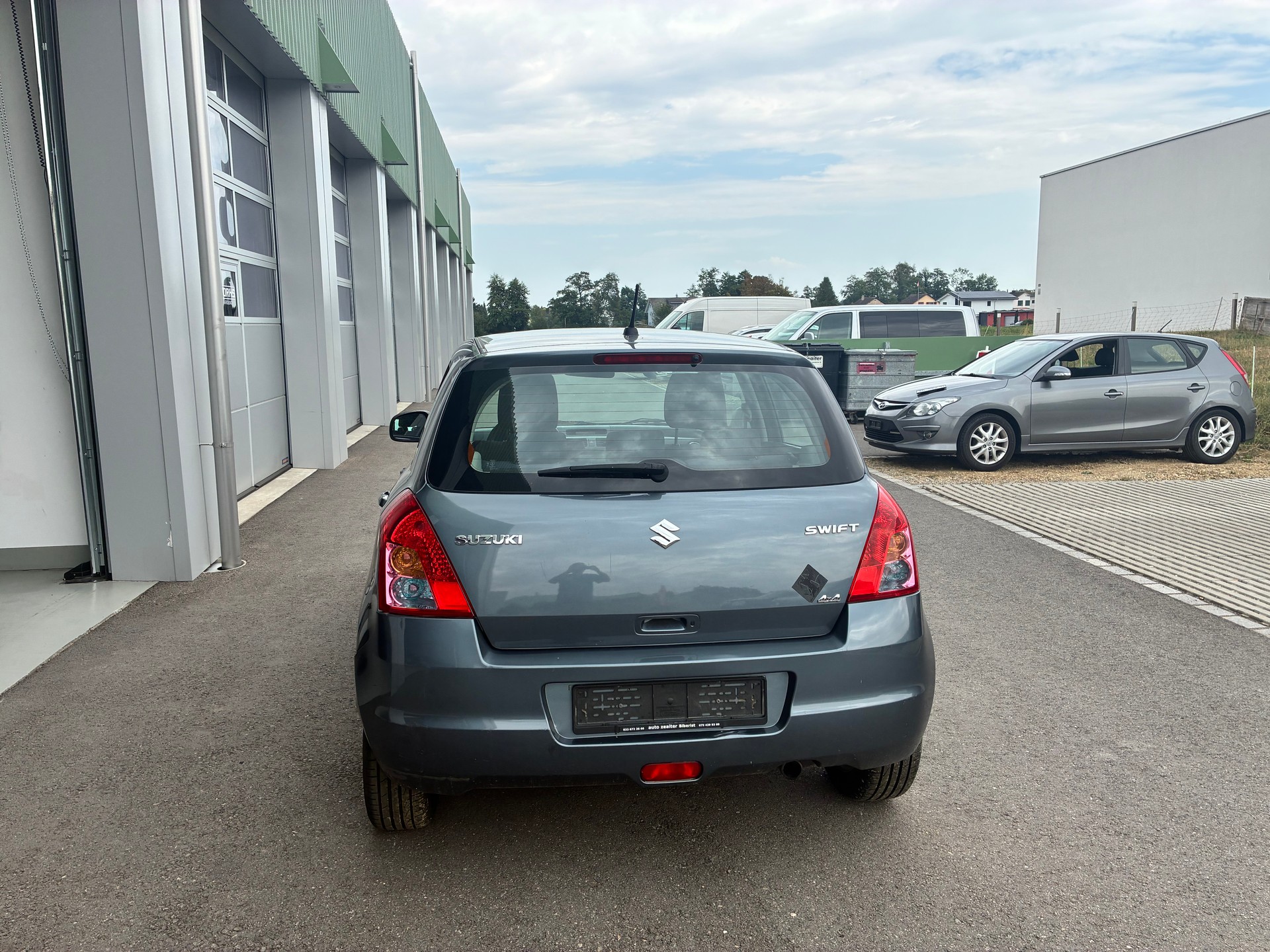 SUZUKI Swift 1.3i 16V GL Top Piz Sulai LE 4x4-image-4