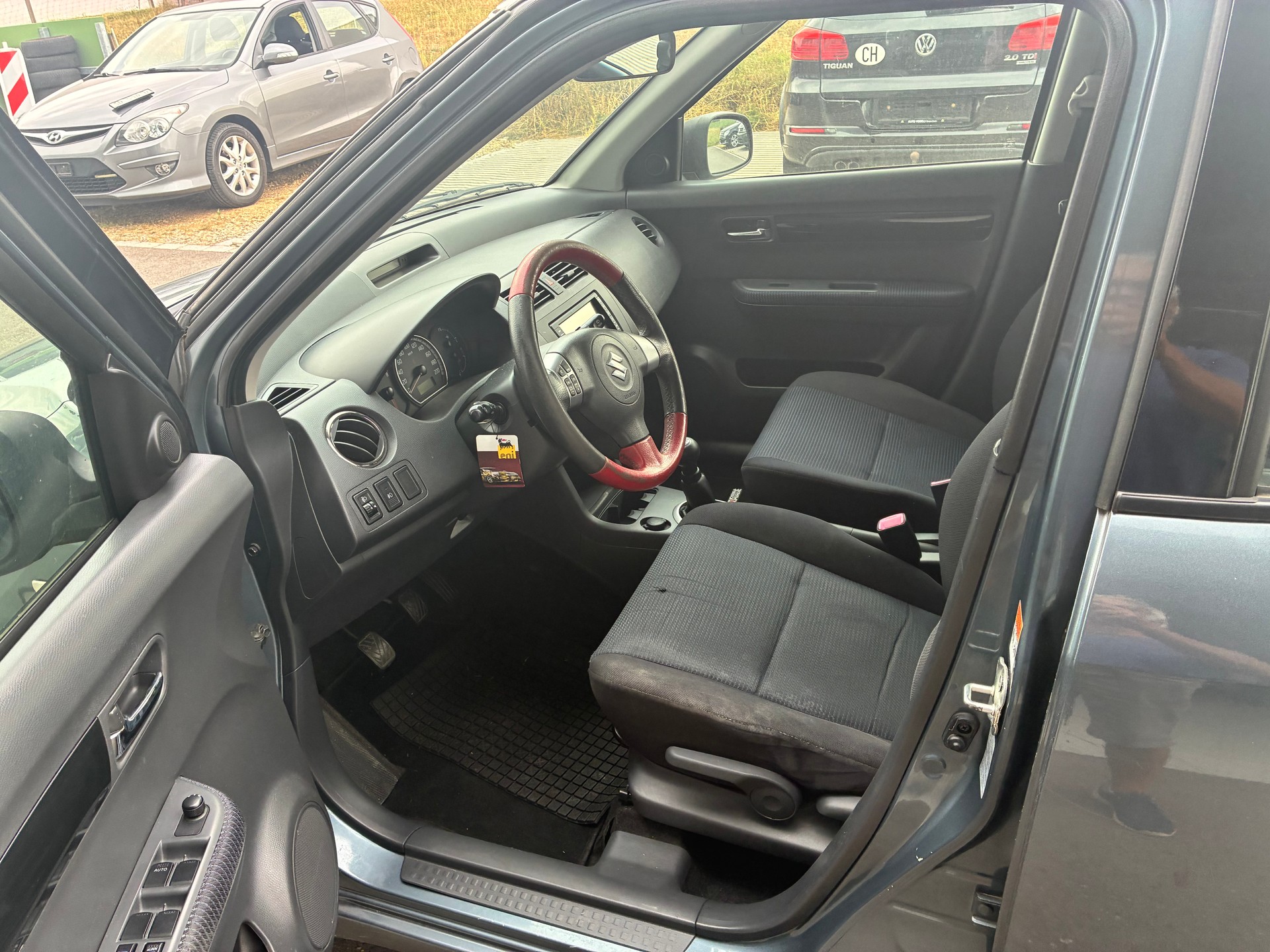 SUZUKI Swift 1.3i 16V GL Top Piz Sulai LE 4x4-image-6