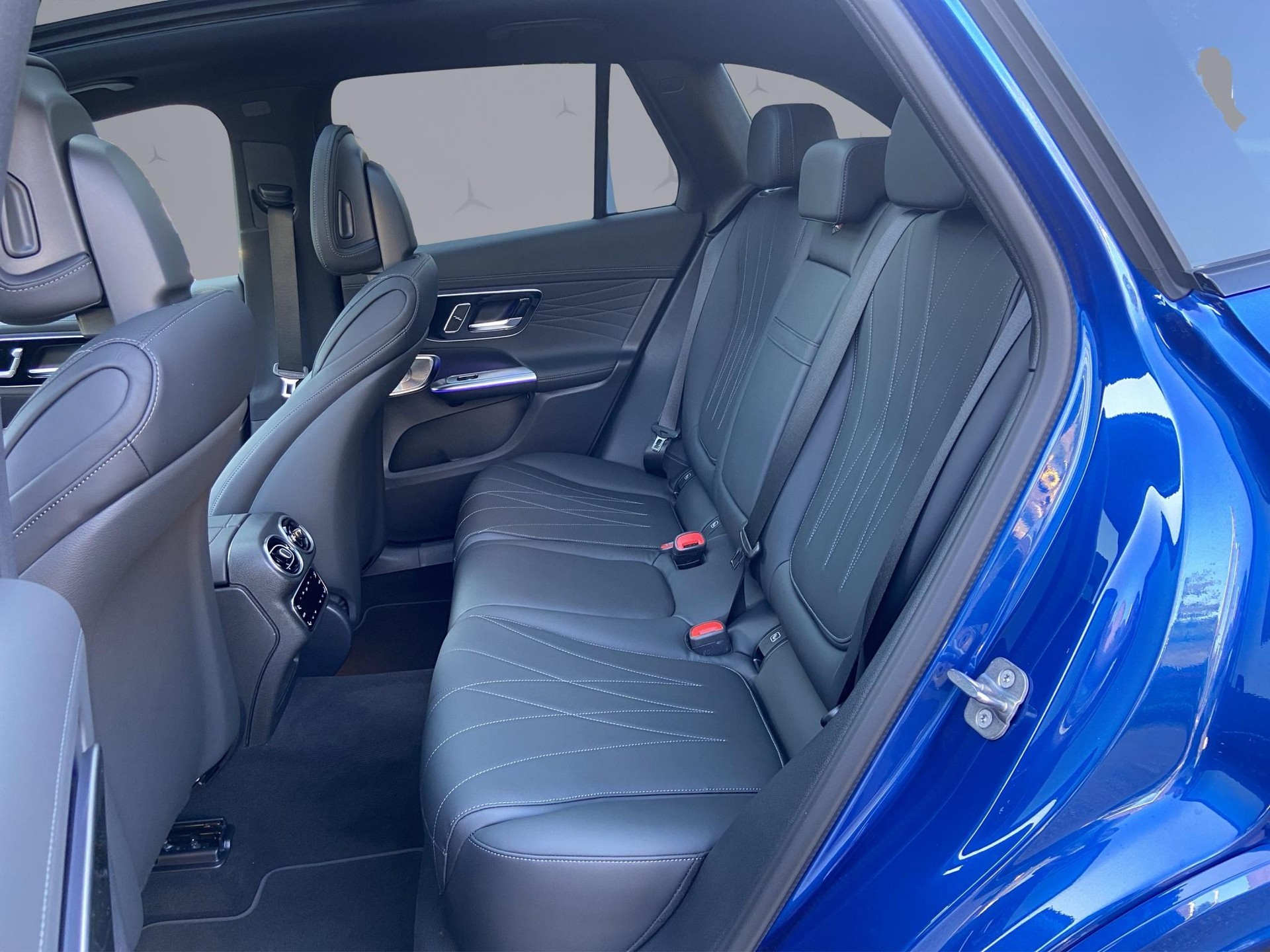 MERCEDES-BENZ GLC 300 e EQ Star AMG Line 4matic-image-11