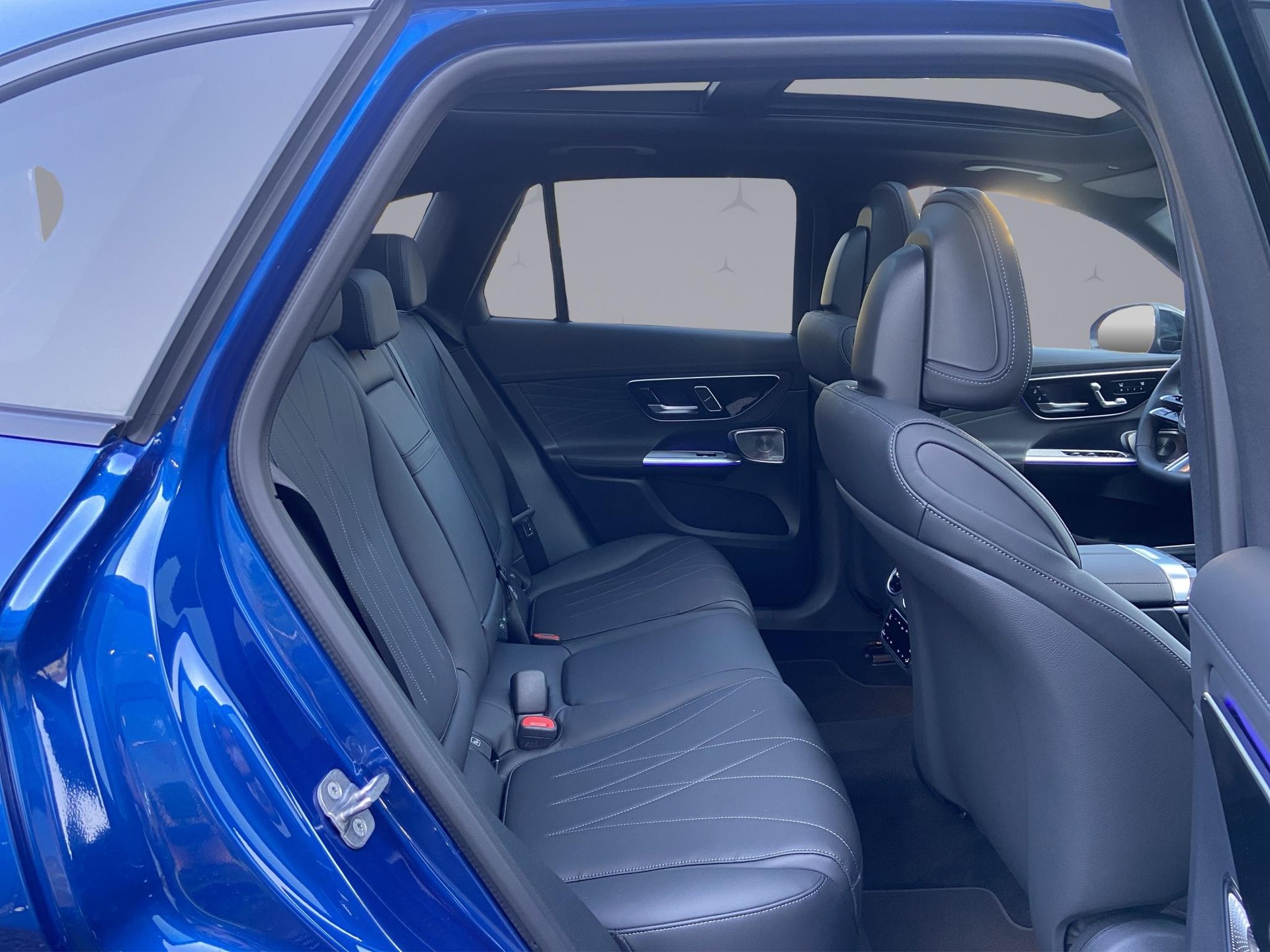 MERCEDES-BENZ GLC 300 e EQ Star AMG Line 4matic-image-16