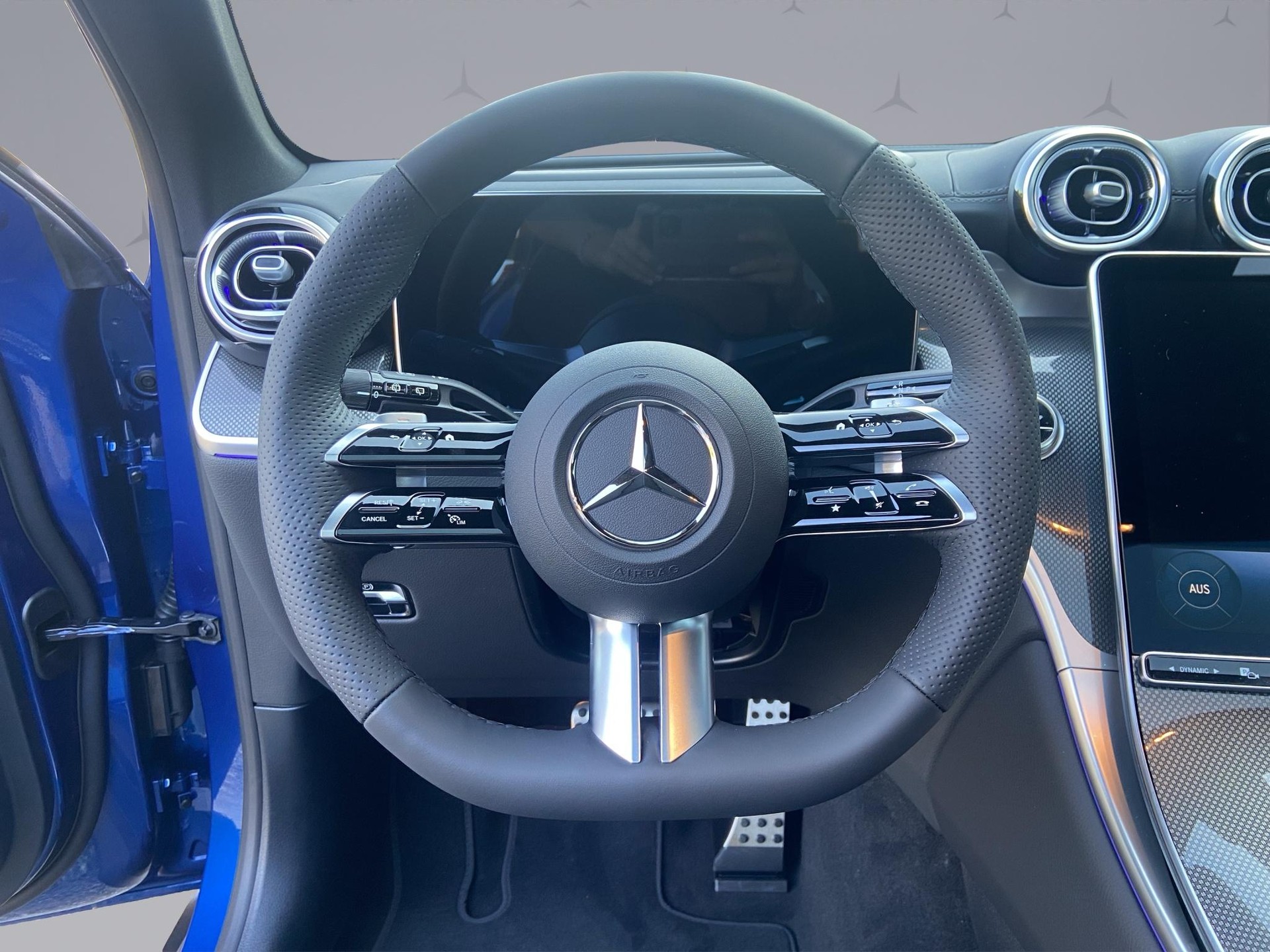 MERCEDES-BENZ GLC 300 e EQ Star AMG Line 4matic-image-9