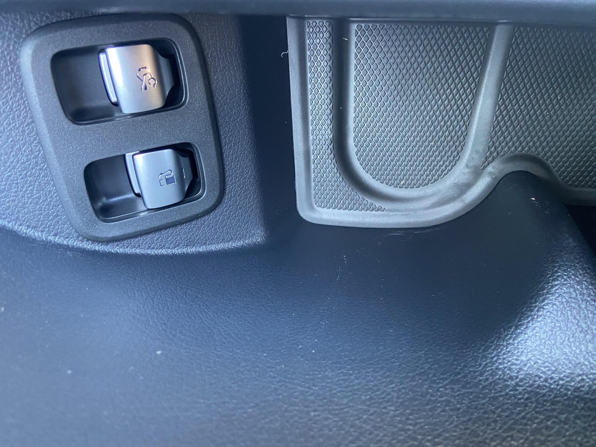 MERCEDES-BENZ GLC 300 e EQ Star AMG Line 4matic-image-21