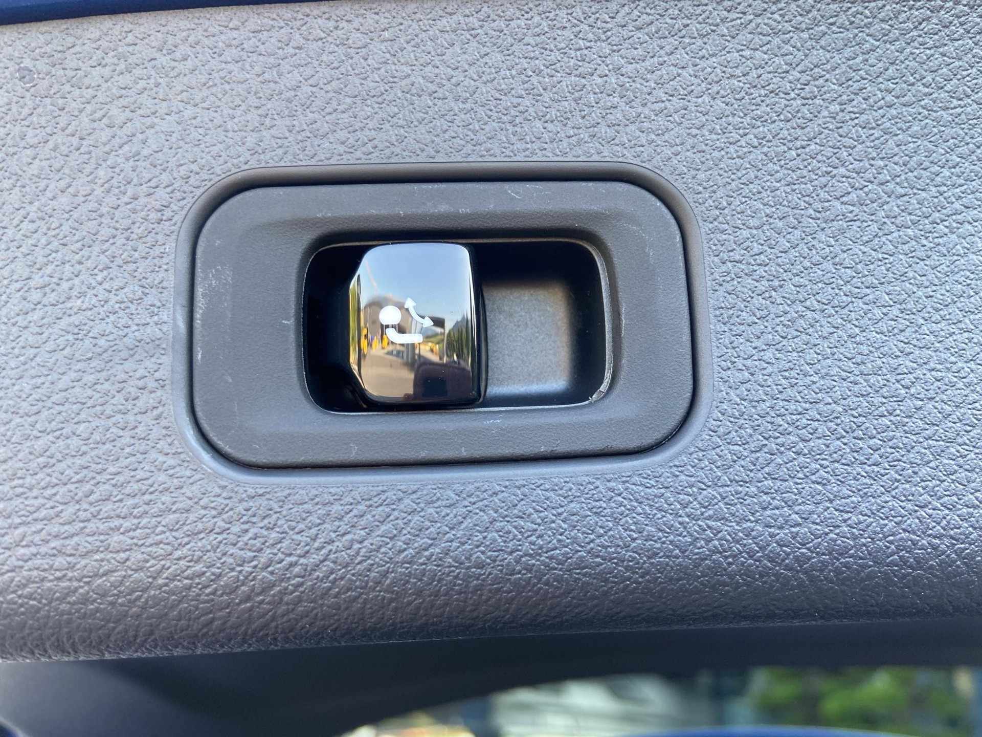 MERCEDES-BENZ GLC 300 e EQ Star AMG Line 4matic-image-24