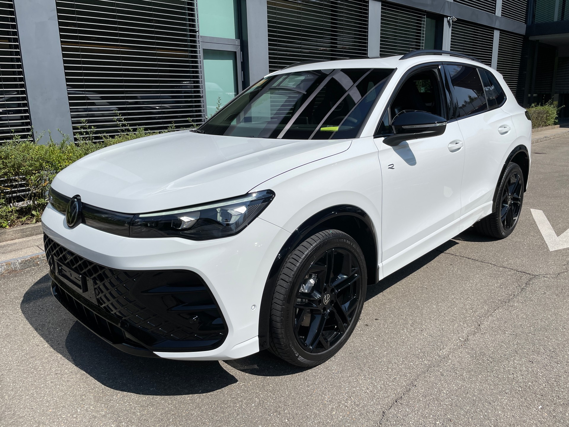 VW Tiguan 2.0 TDI SCR R-Line 4Motion DSG-image-0