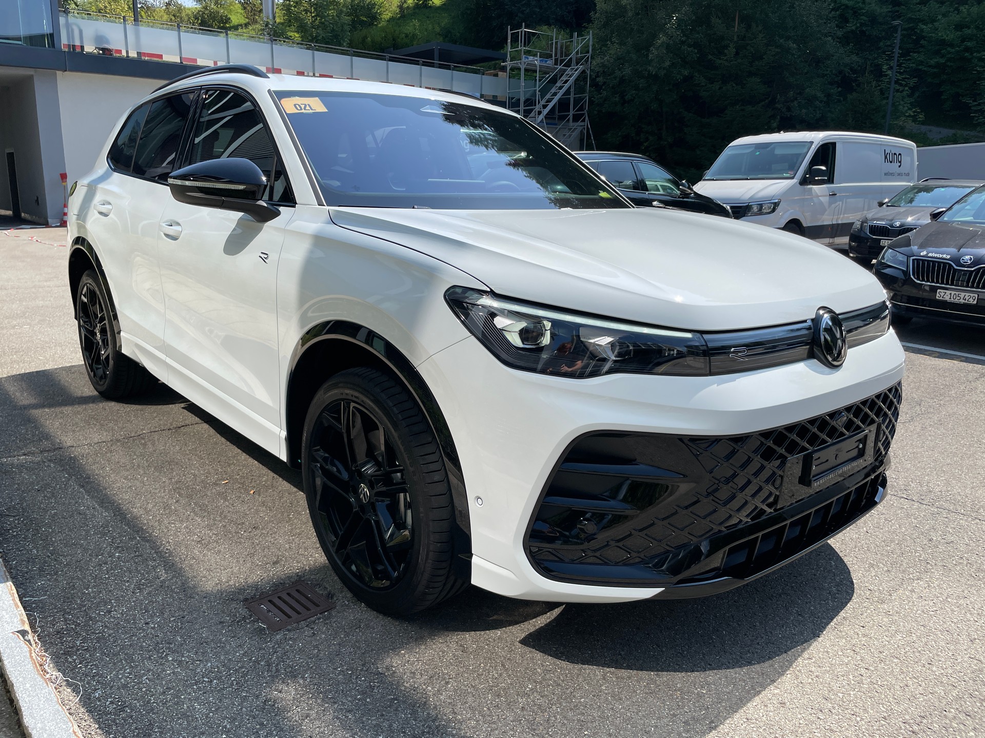 VW Tiguan 2.0 TDI SCR R-Line 4Motion DSG-image-2