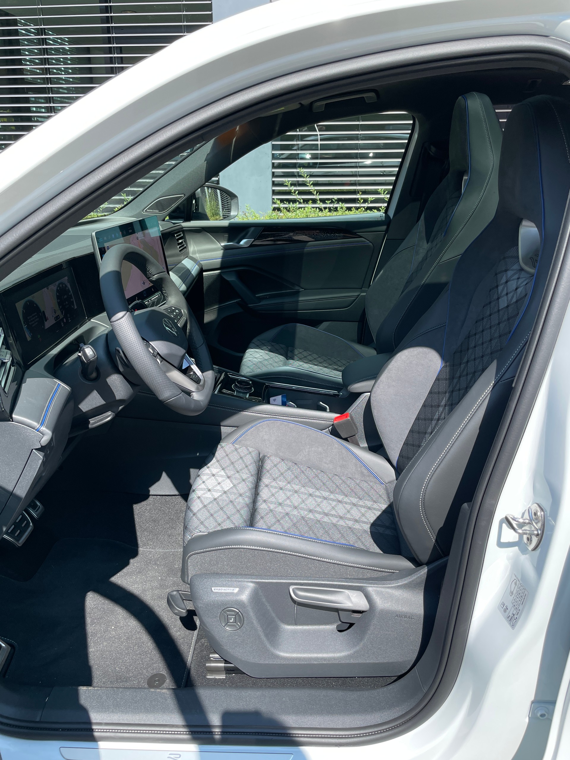 VW Tiguan 2.0 TDI SCR R-Line 4Motion DSG-image-10