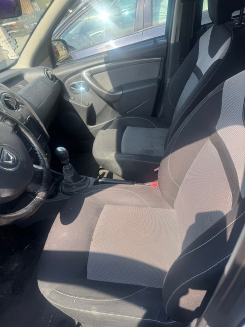 DACIA Duster 1.2 T Essential 4x4-image-11