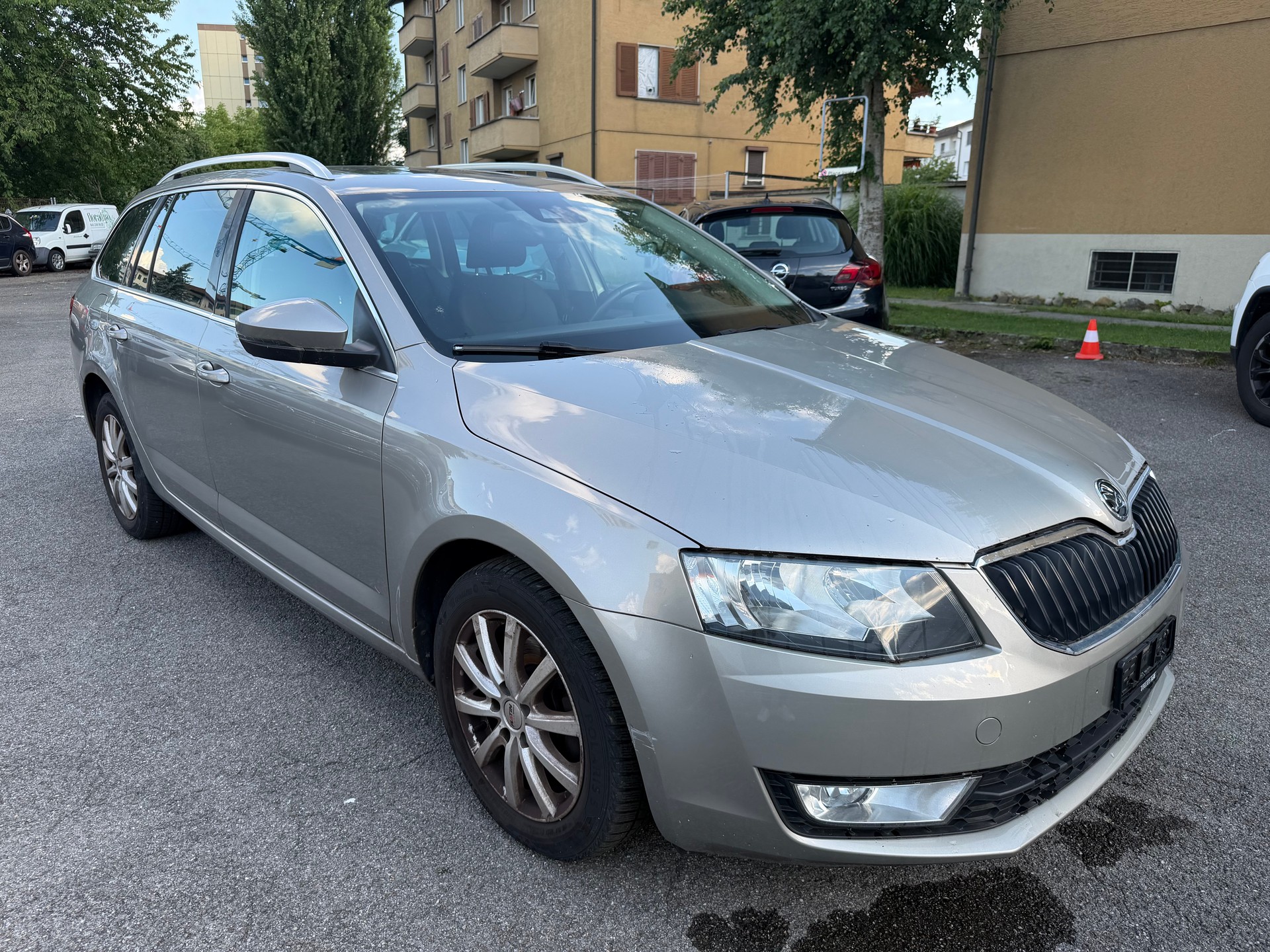 SKODA Octavia Combi 2.0 TDI Elegance-image-5