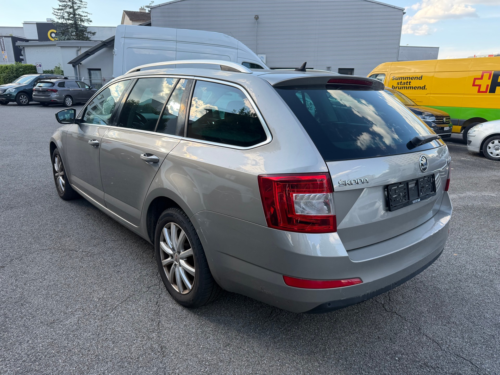 SKODA Octavia Combi 2.0 TDI Elegance-image-2