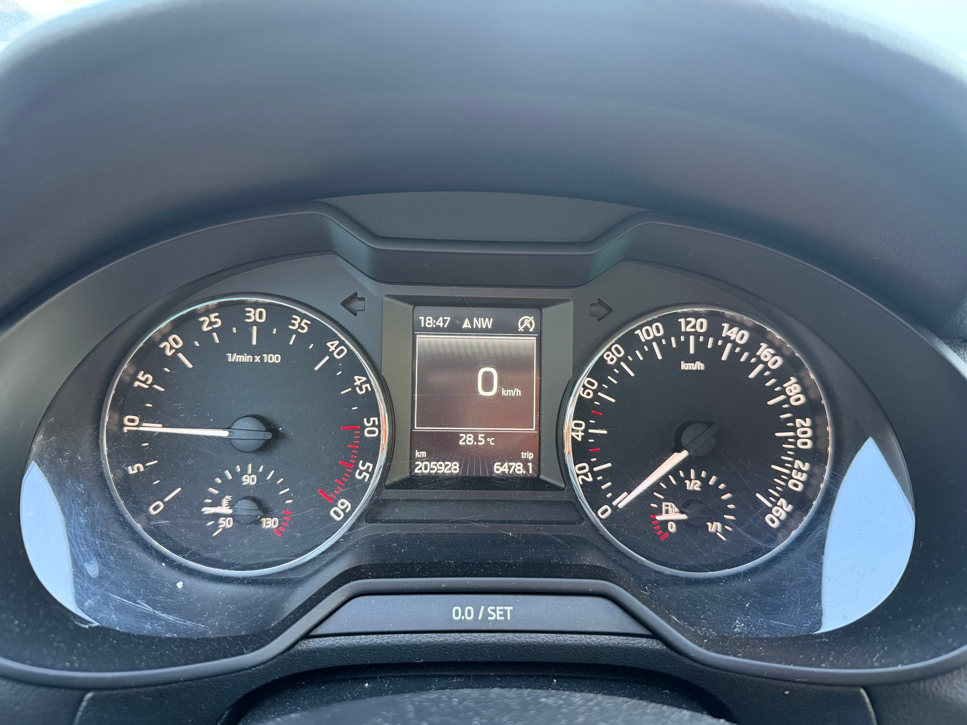 SKODA Octavia Combi 2.0 TDI Elegance-image-13