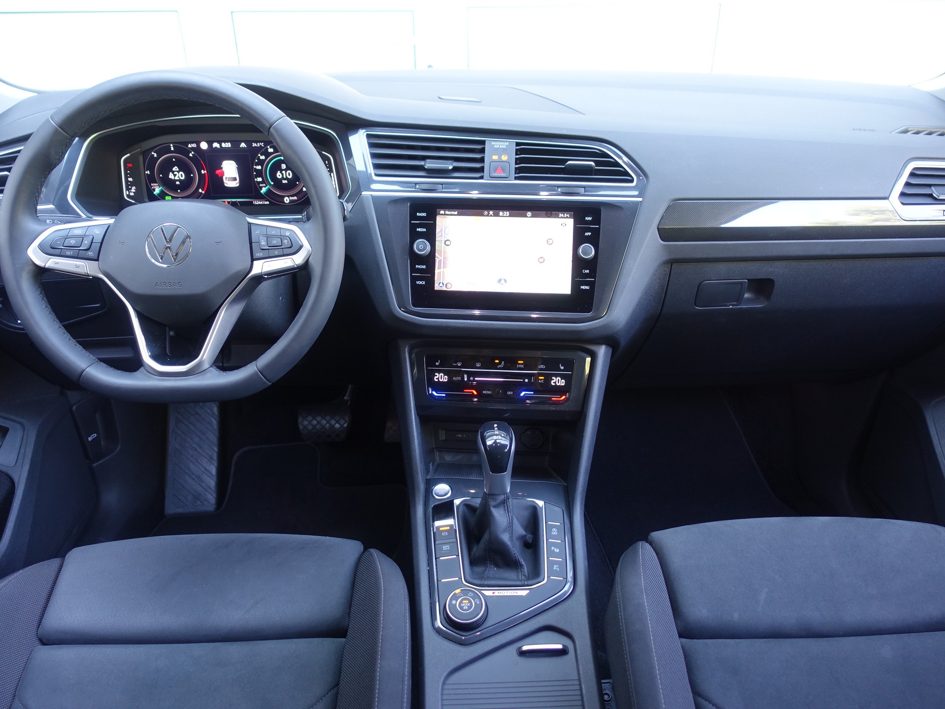 VW Tiguan 2.0 TDI SCR Elegance 4Motion DSG-image-10