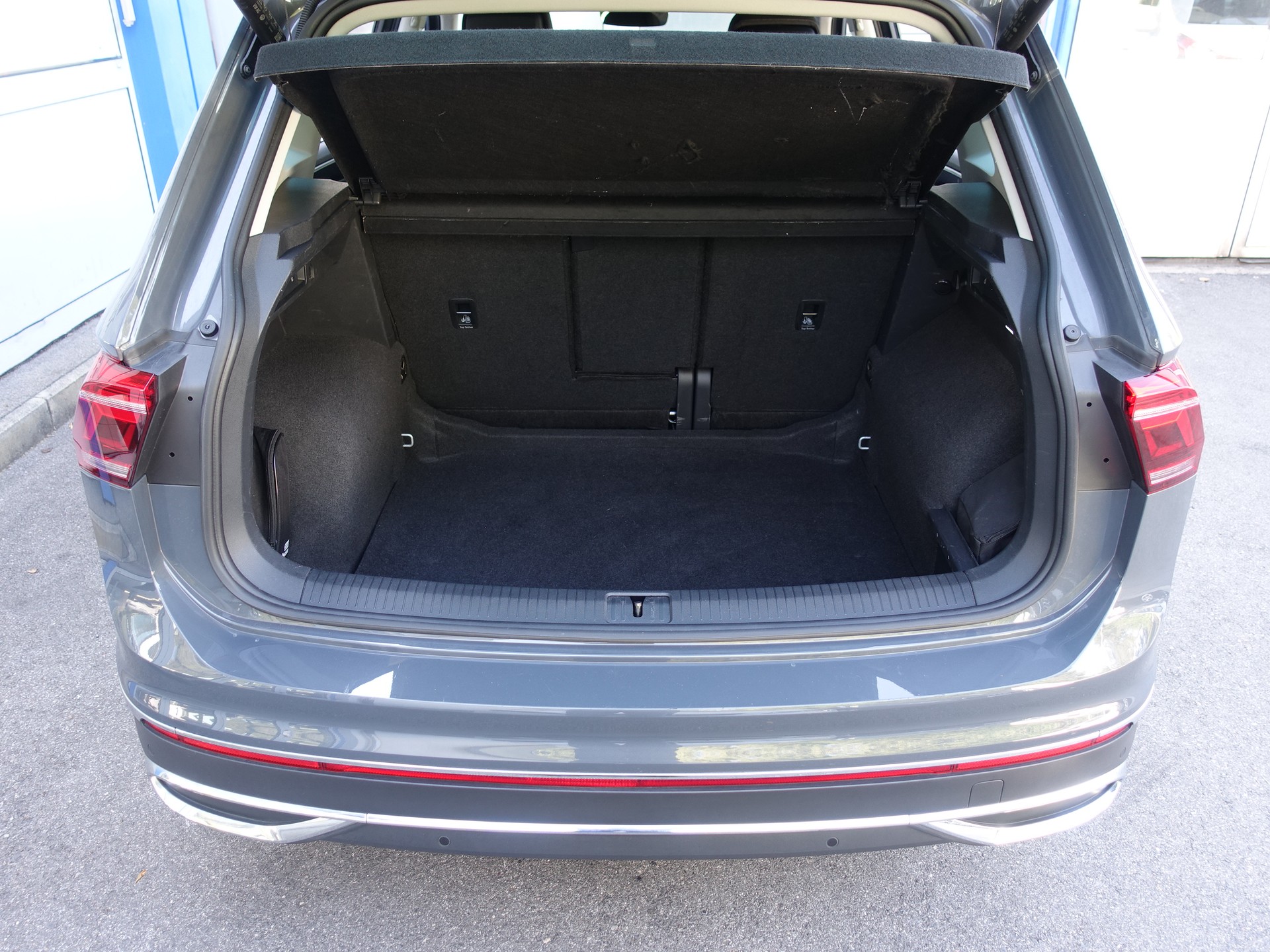 VW Tiguan 2.0 TDI SCR Elegance 4Motion DSG-image-15