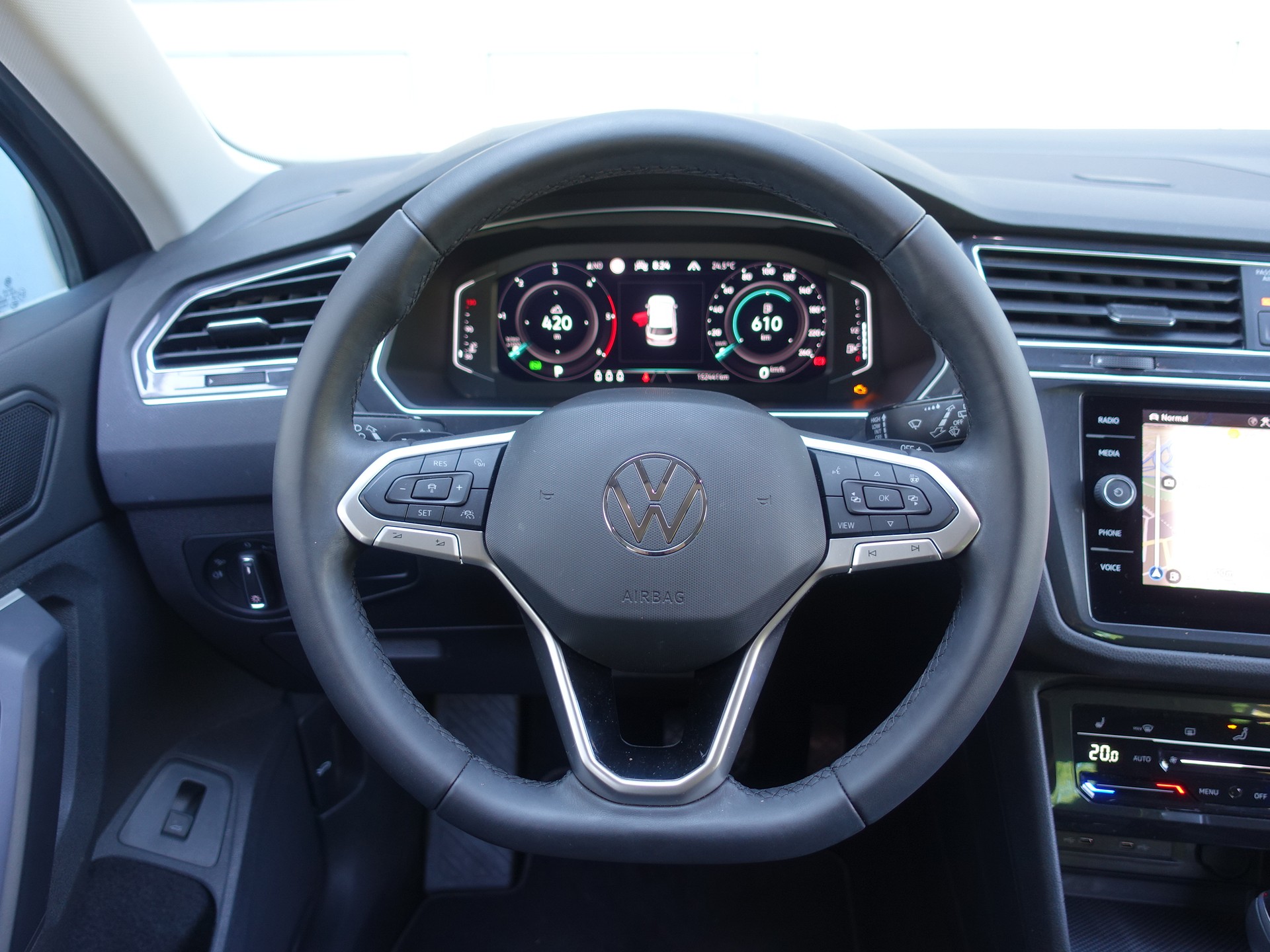 VW Tiguan 2.0 TDI SCR Elegance 4Motion DSG-image-12