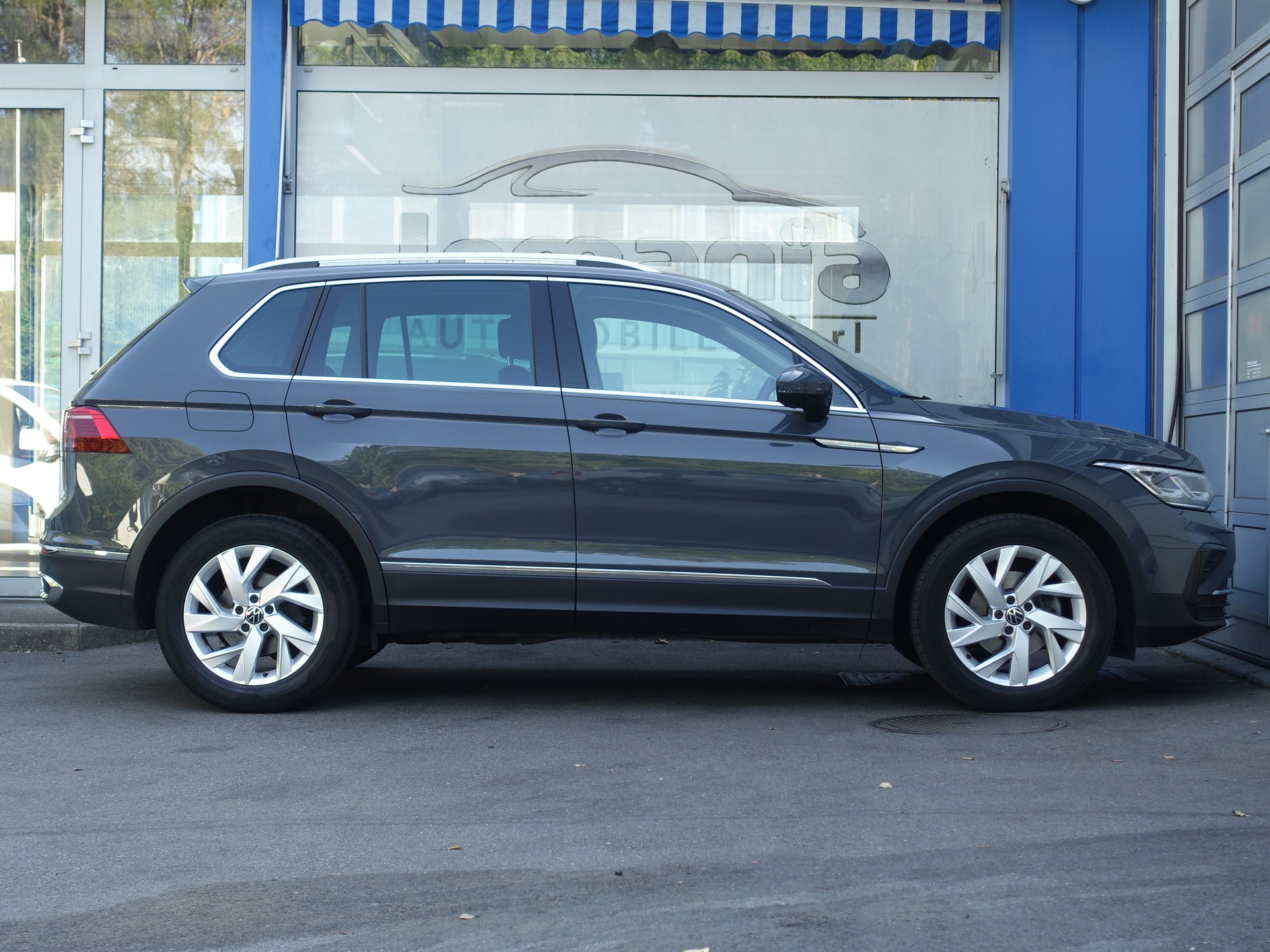VW Tiguan 2.0 TDI SCR Elegance 4Motion DSG-image-7