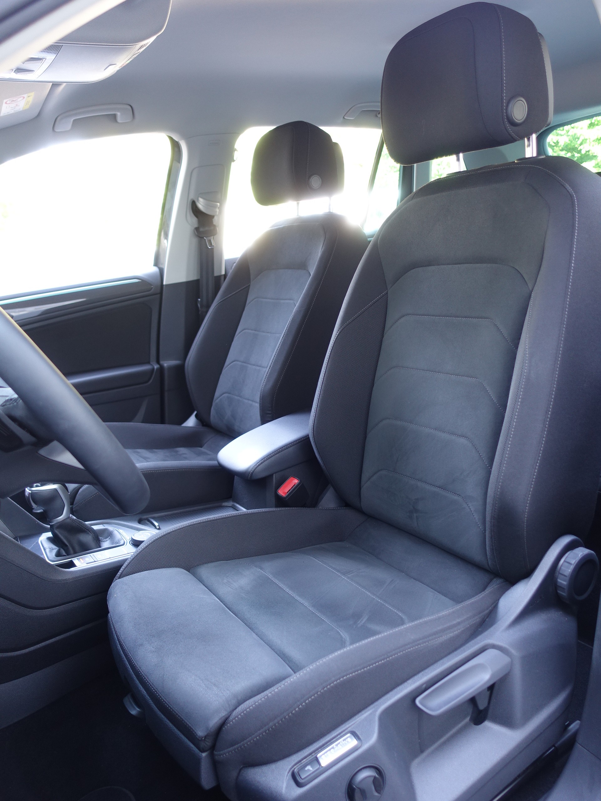 VW Tiguan 2.0 TDI SCR Elegance 4Motion DSG-image-8