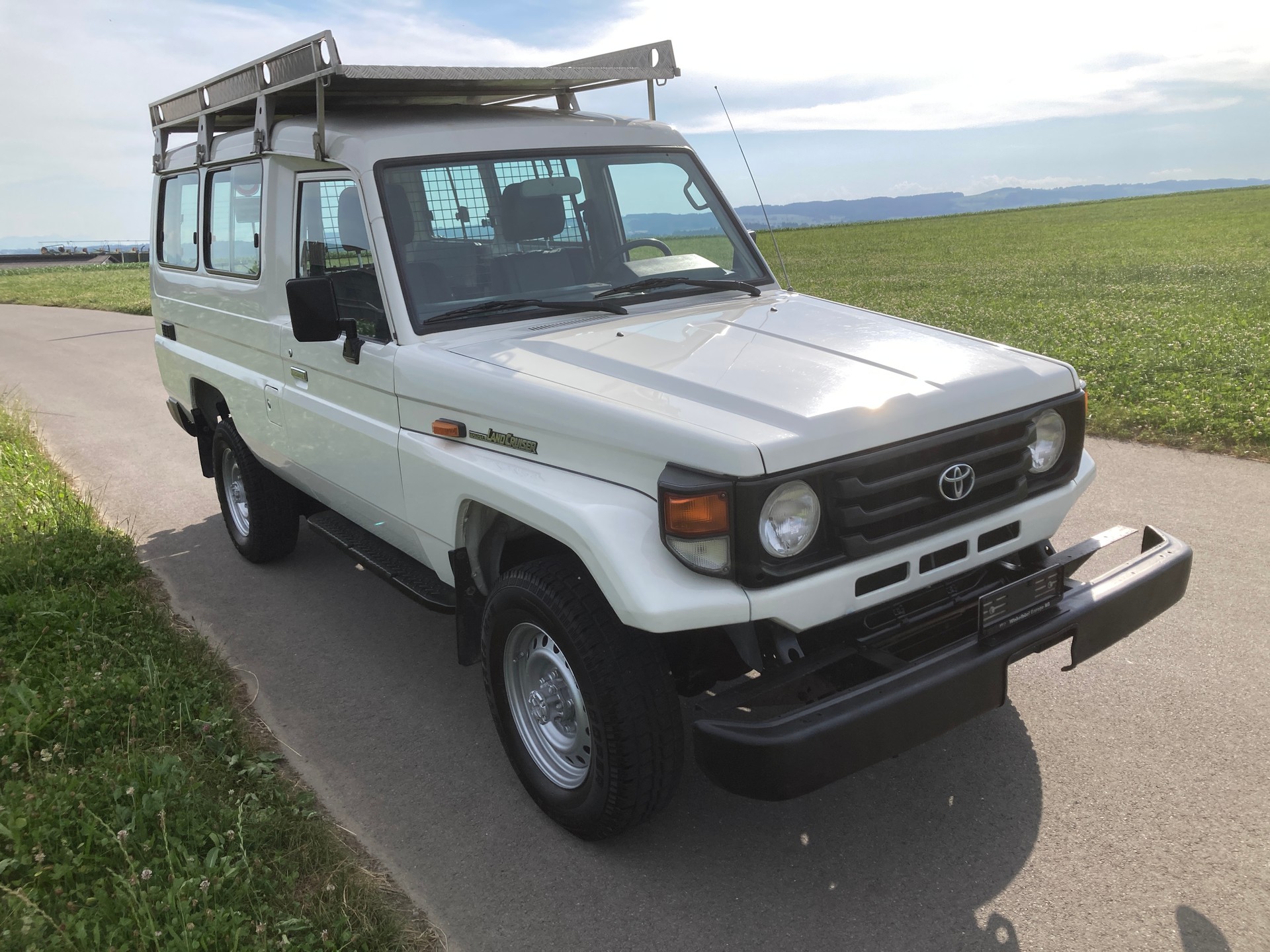 TOYOTA Land Cruiser 400 Hdt Long 4.2D mit 6.000 KG Anhängelast-image-1