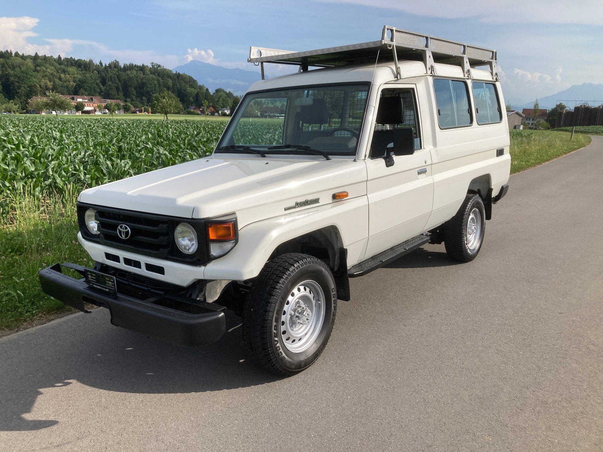 TOYOTA Land Cruiser 400 Hdt Long 4.2D mit 6.000 KG Anhängelast