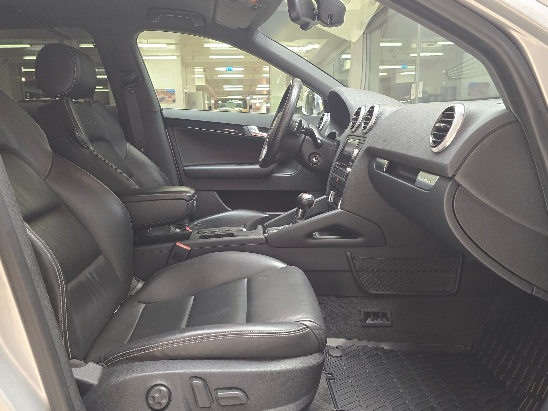 AUDI RS3 Sportback 2.5 TFSI quattro S-tronic ABT-image-11
