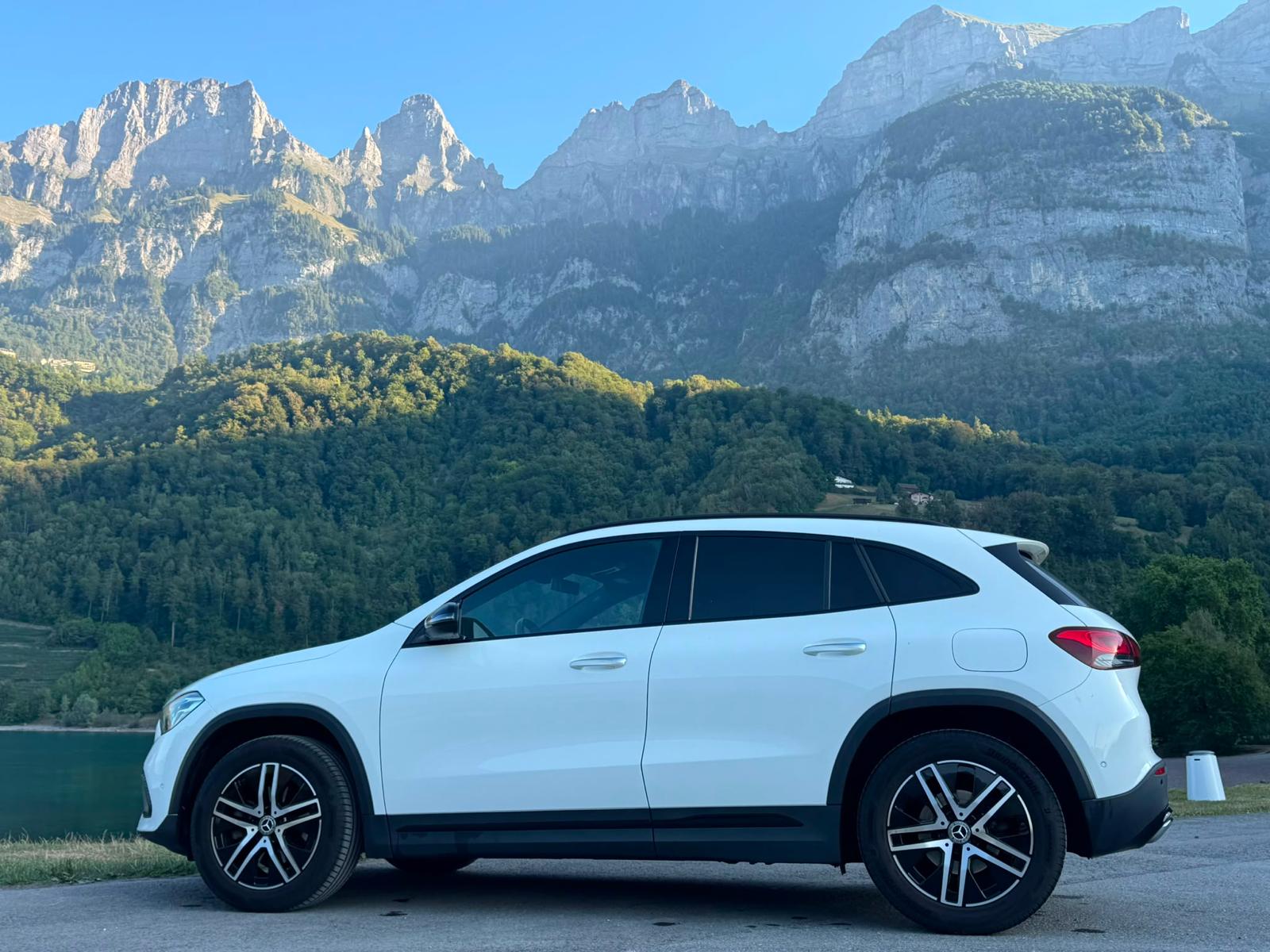MERCEDES-BENZ GLA 200d 4Matic Progressive 8G-DCT-image-4
