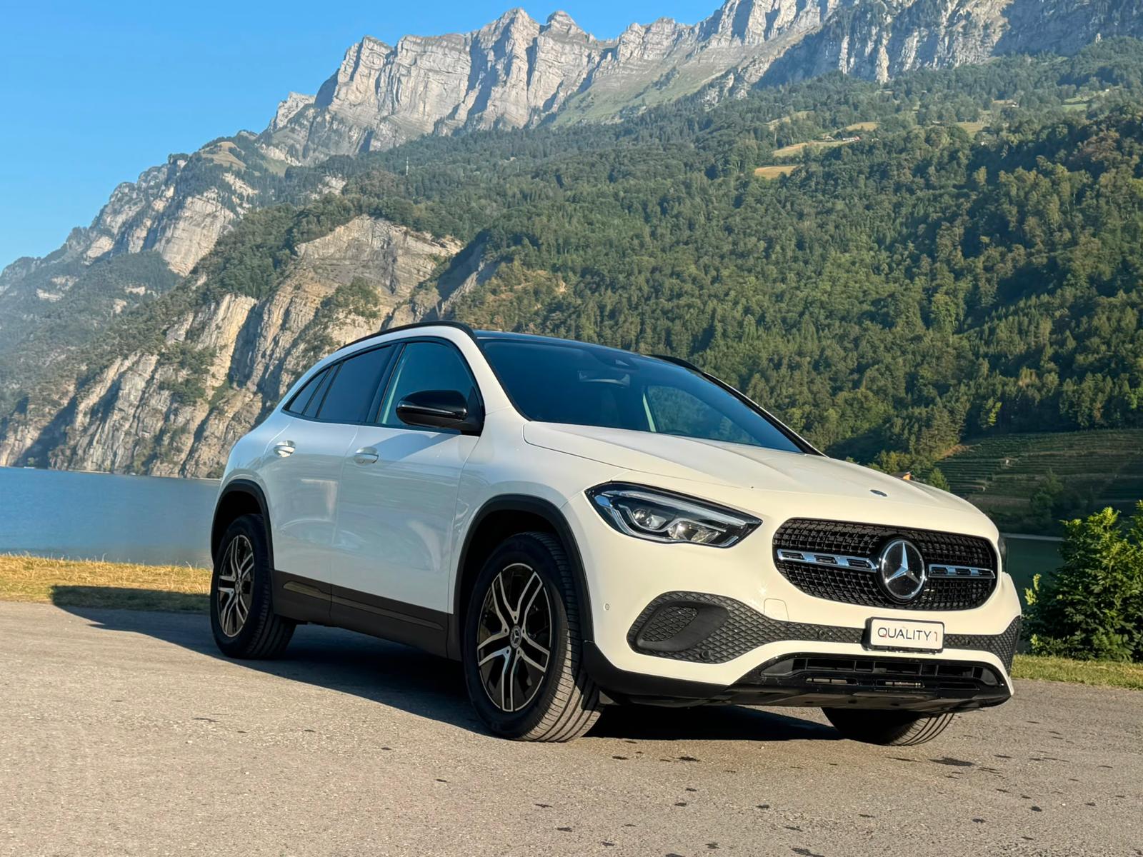 MERCEDES-BENZ GLA 200d 4Matic Progressive 8G-DCT-image-2