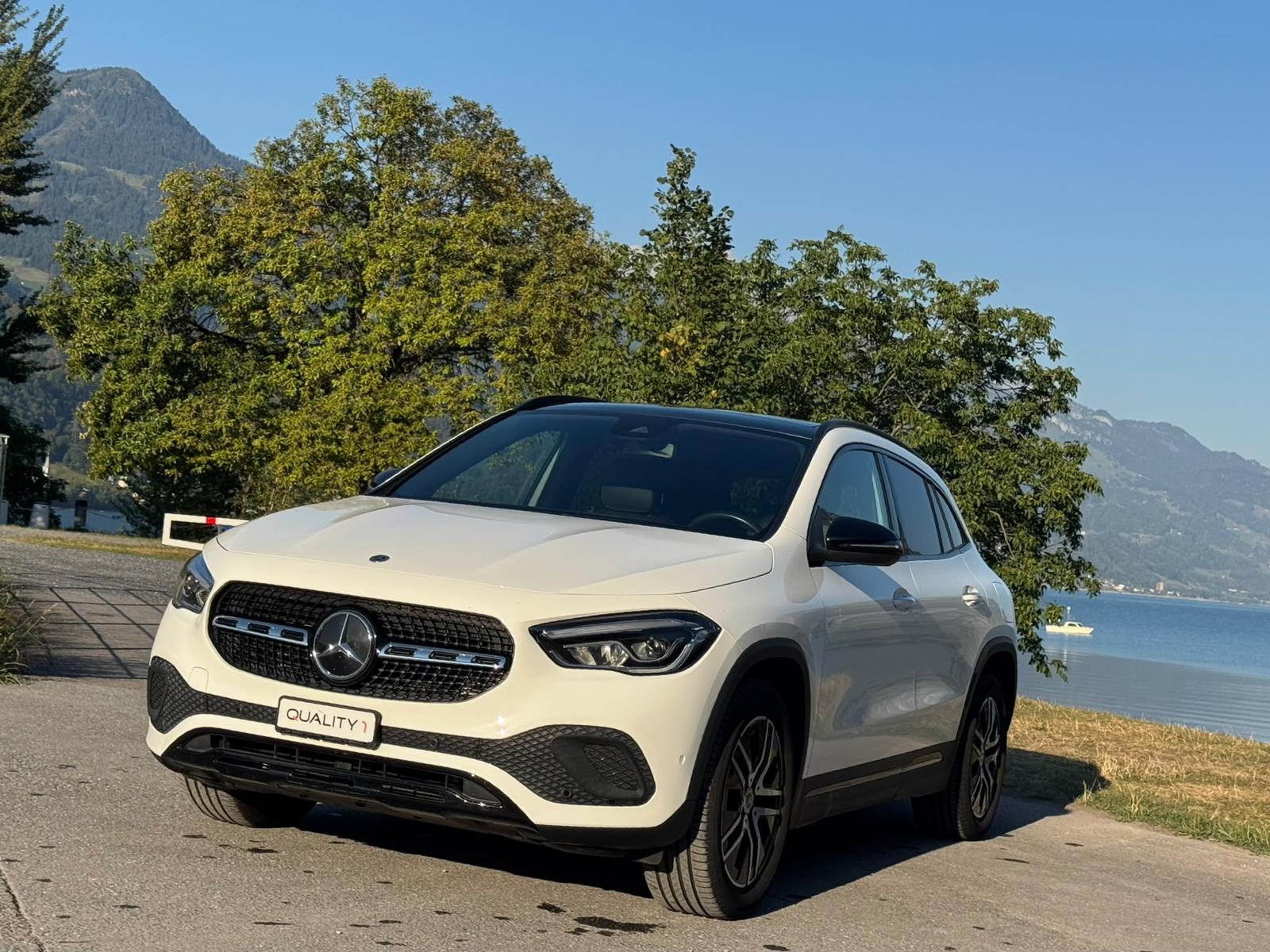 MERCEDES-BENZ GLA 200d 4Matic Progressive 8G-DCT-image-3
