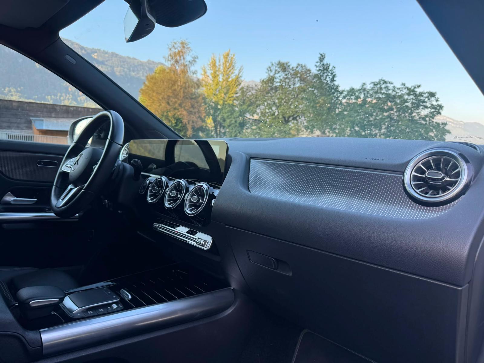 MERCEDES-BENZ GLA 200d 4Matic Progressive 8G-DCT-image-15