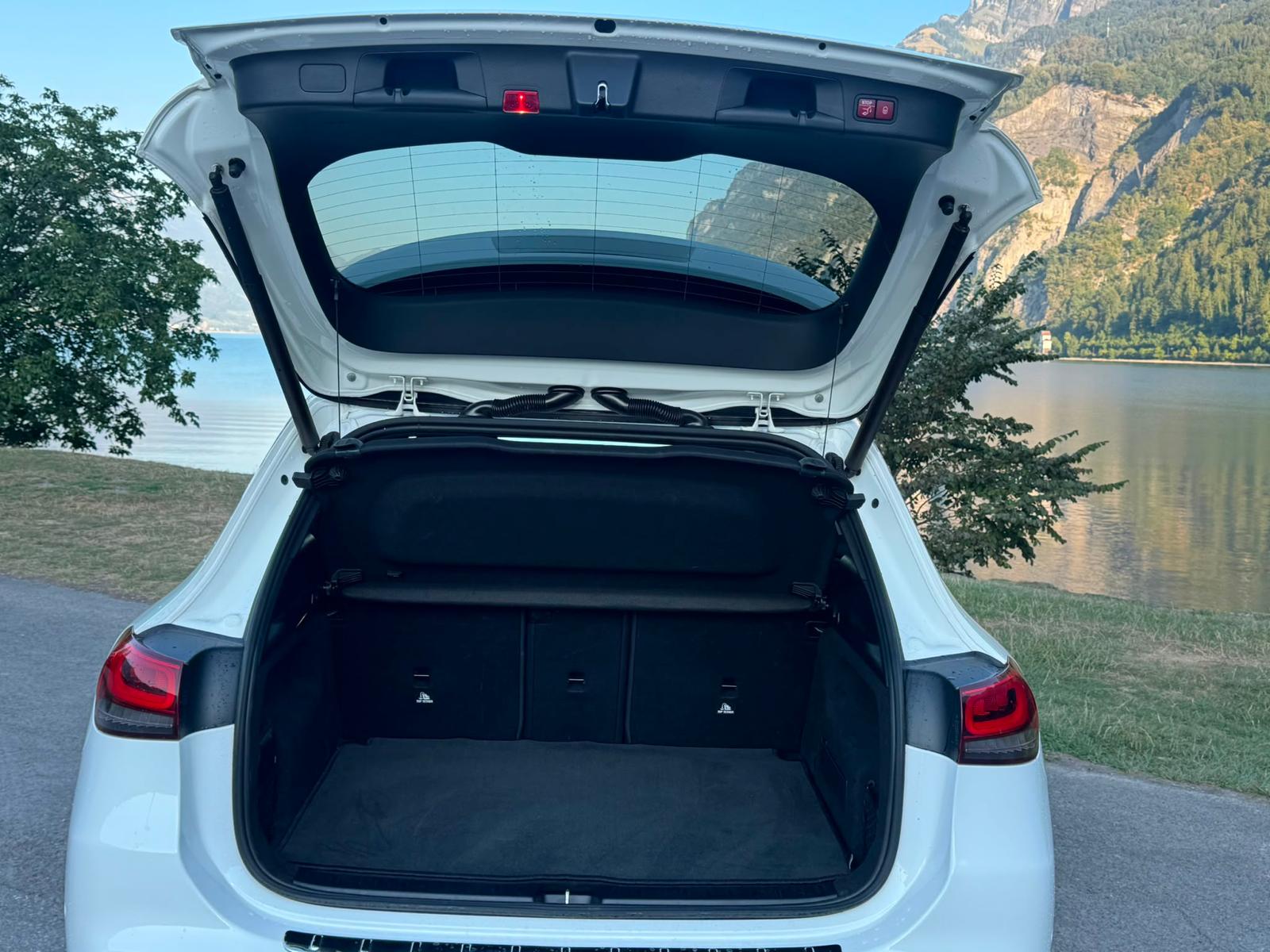 MERCEDES-BENZ GLA 200d 4Matic Progressive 8G-DCT-image-10