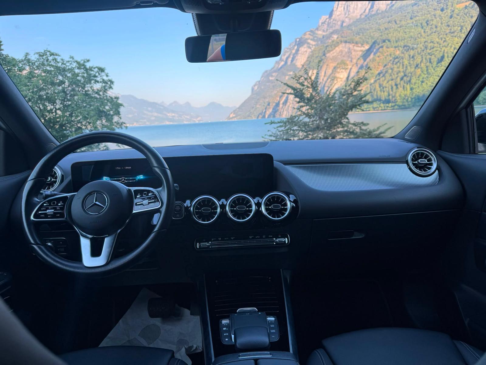 MERCEDES-BENZ GLA 200d 4Matic Progressive 8G-DCT-image-19