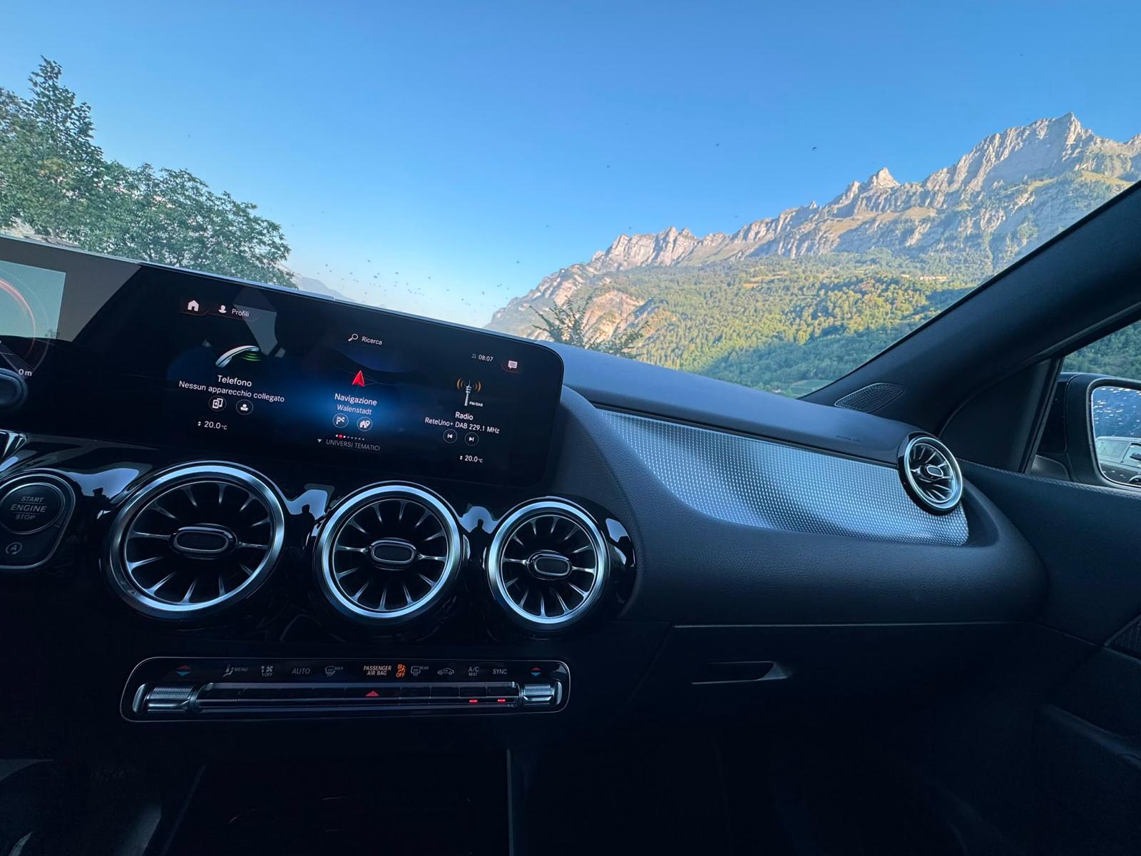 MERCEDES-BENZ GLA 200d 4Matic Progressive 8G-DCT-image-22
